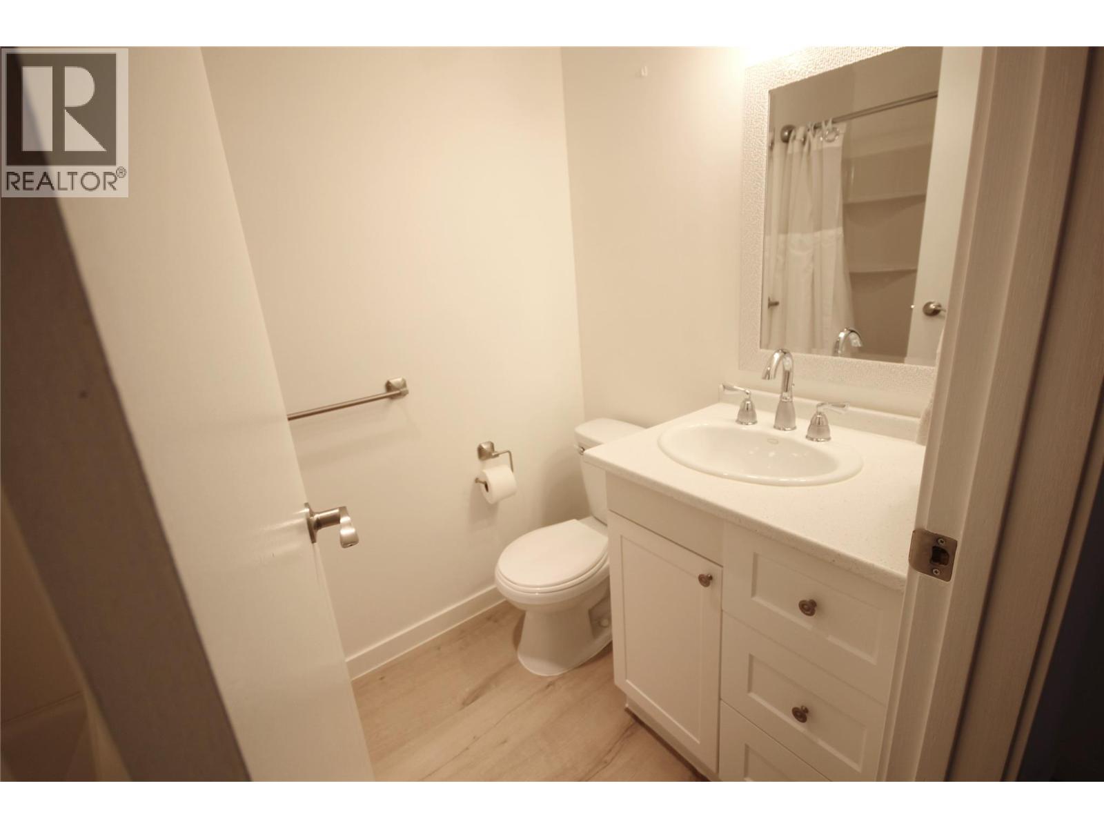 150 Skaha Place Unit# 402, Penticton, British Columbia  V2A 7K1 - Photo 12 - 10389871