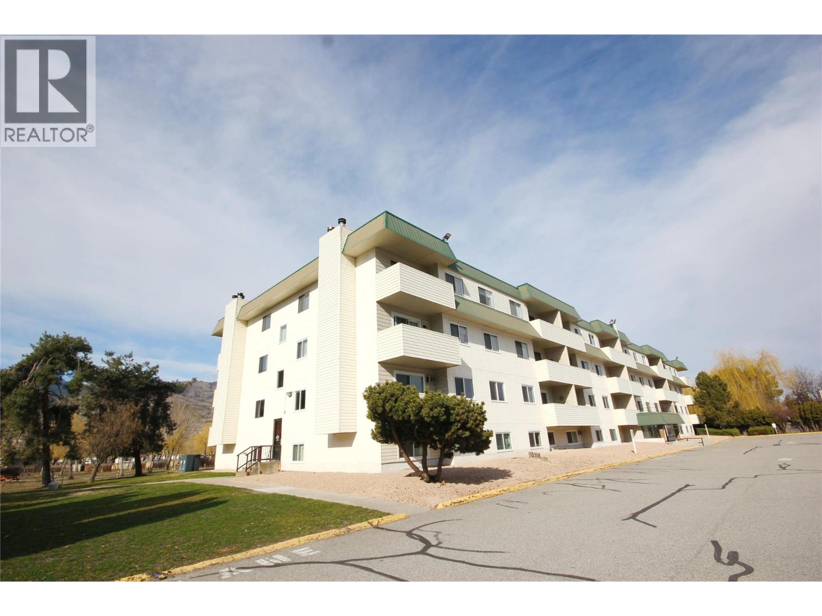 150 Skaha Place Unit# 402, Penticton, British Columbia  V2A 7K1 - Photo 2 - 10389871