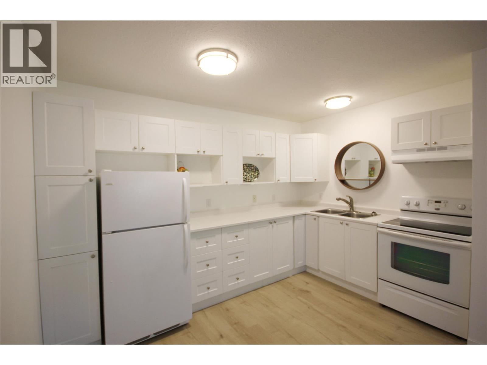 150 Skaha Place Unit# 402, Penticton, British Columbia  V2A 7K1 - Photo 3 - 10389871