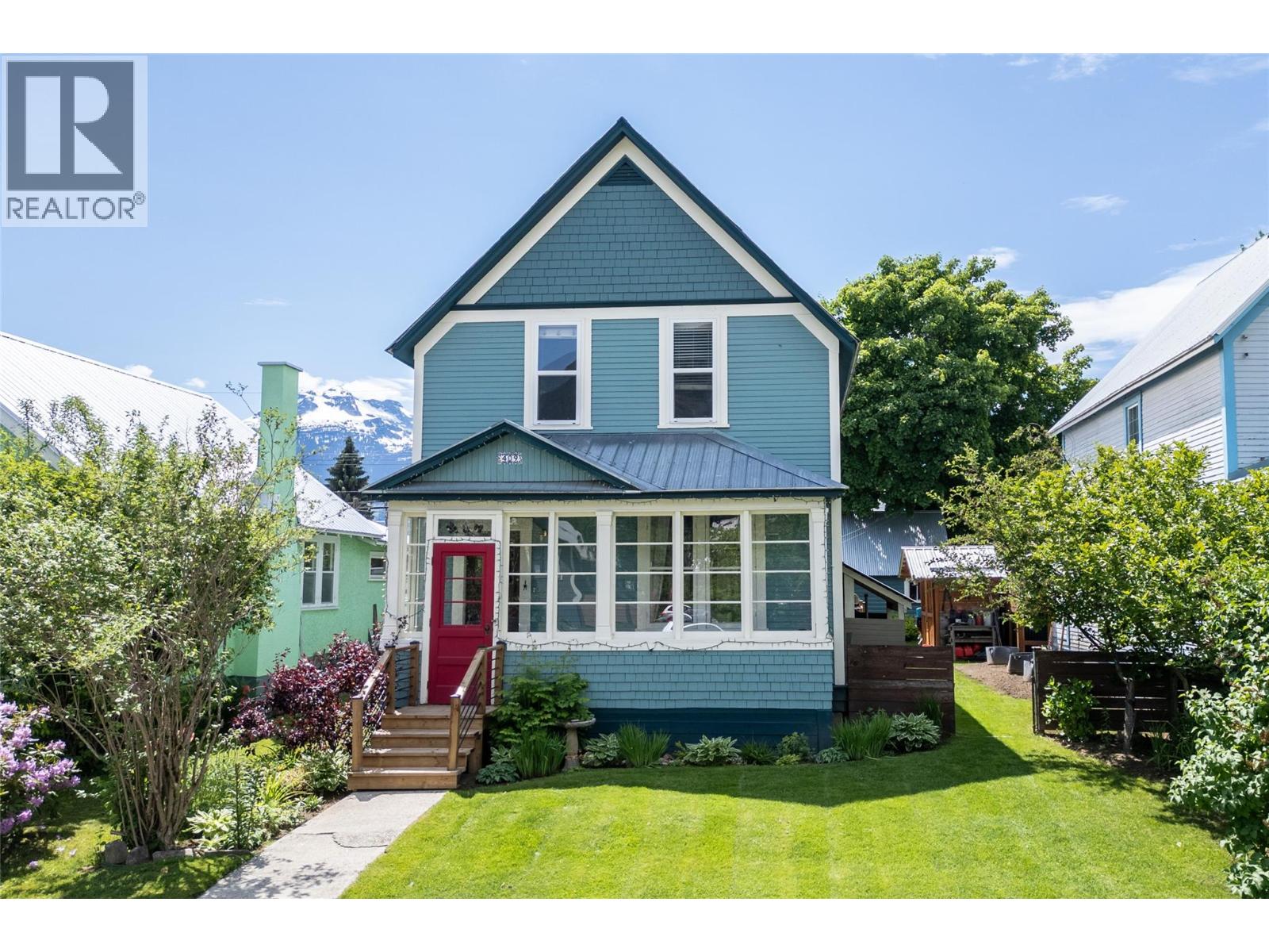 409 Third Street E, Revelstoke, British Columbia  V0E 2S0 - Photo 1 - 10389829