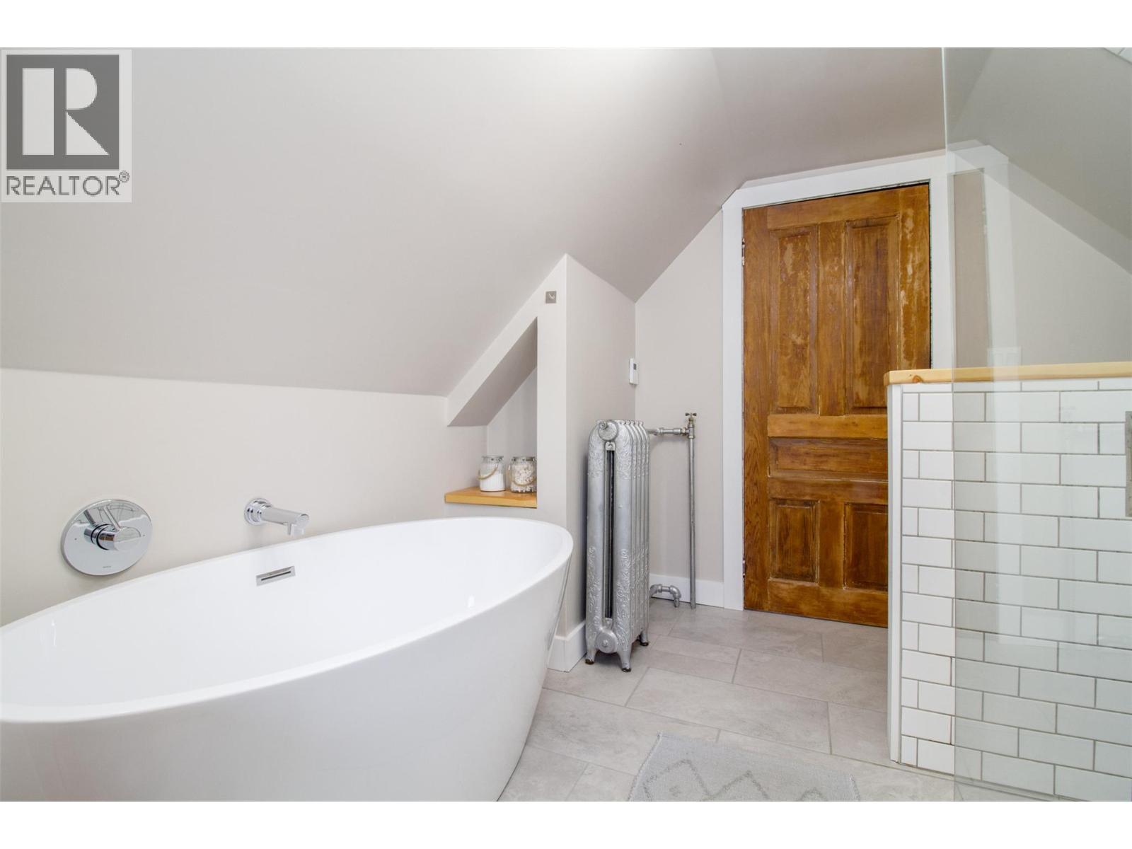 409 Third Street E, Revelstoke, British Columbia  V0E 2S0 - Photo 15 - 10389829