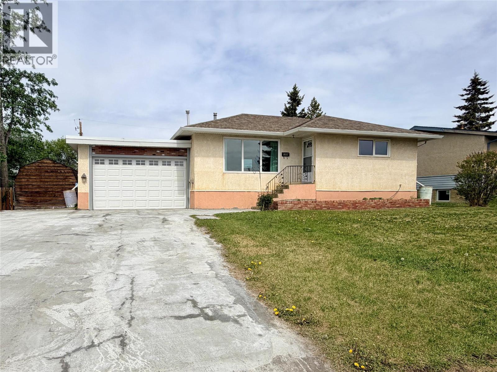 1008 95 Avenue, Dawson Creek, British Columbia  V1G 1C8 - Photo 1 - 10389964