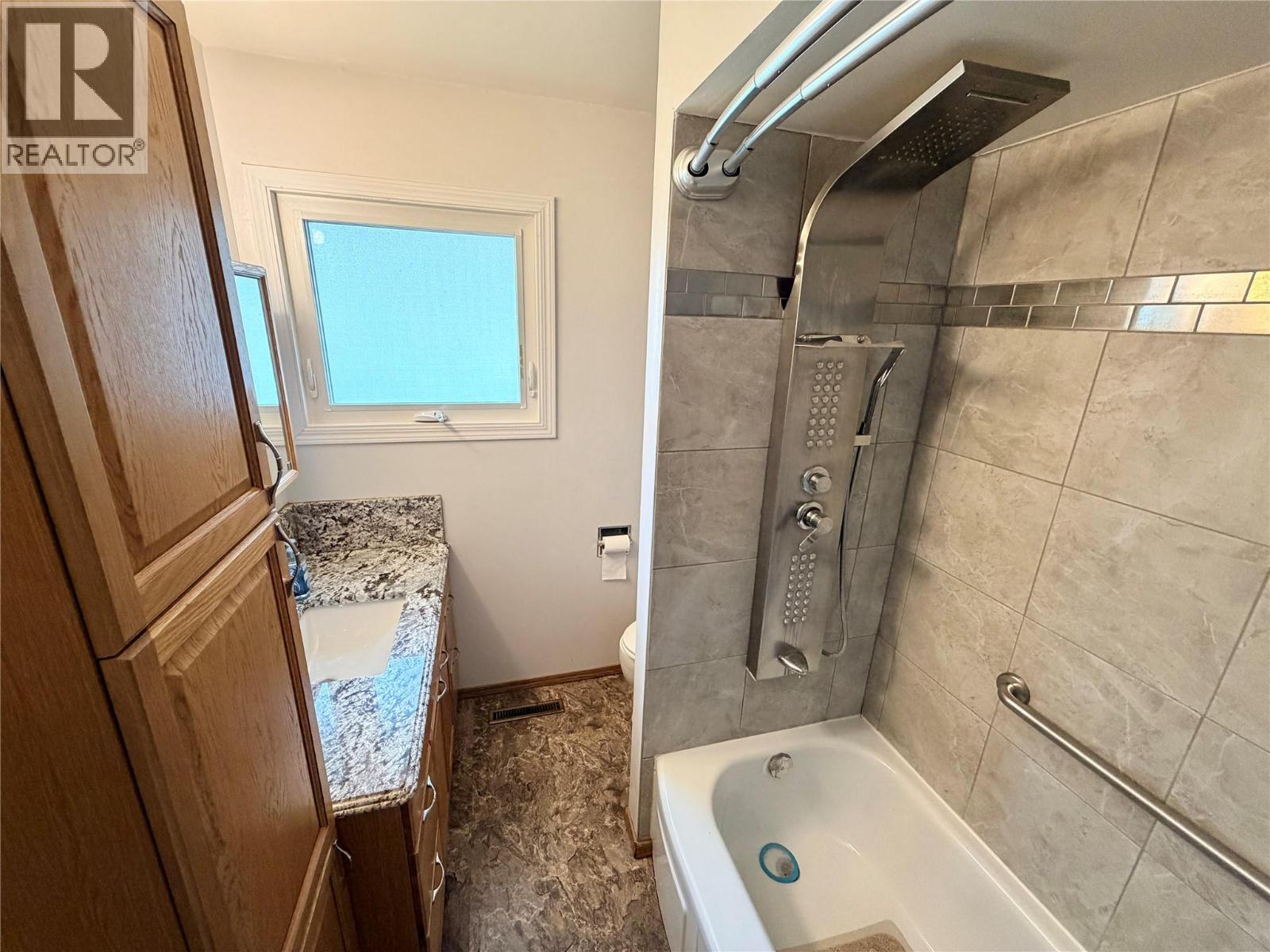 1008 95 Avenue, Dawson Creek, British Columbia  V1G 1C8 - Photo 10 - 10389964