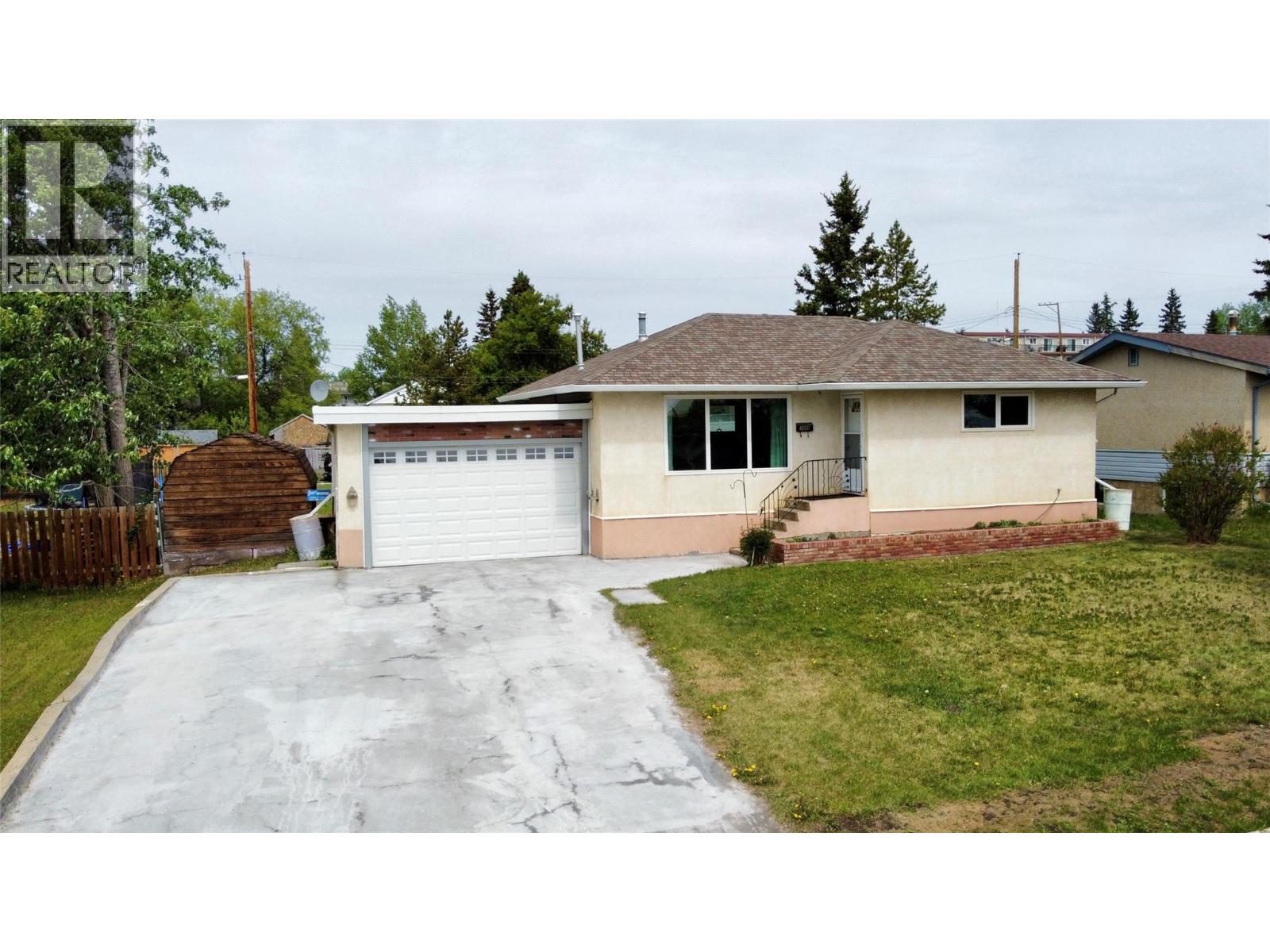 1008 95 Avenue, Dawson Creek, British Columbia  V1G 1C8 - Photo 2 - 10389964