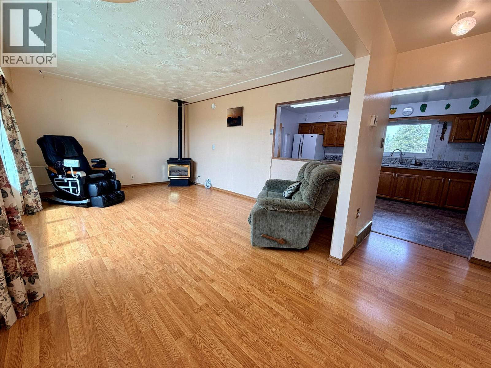 1008 95 Avenue, Dawson Creek, British Columbia  V1G 1C8 - Photo 4 - 10389964