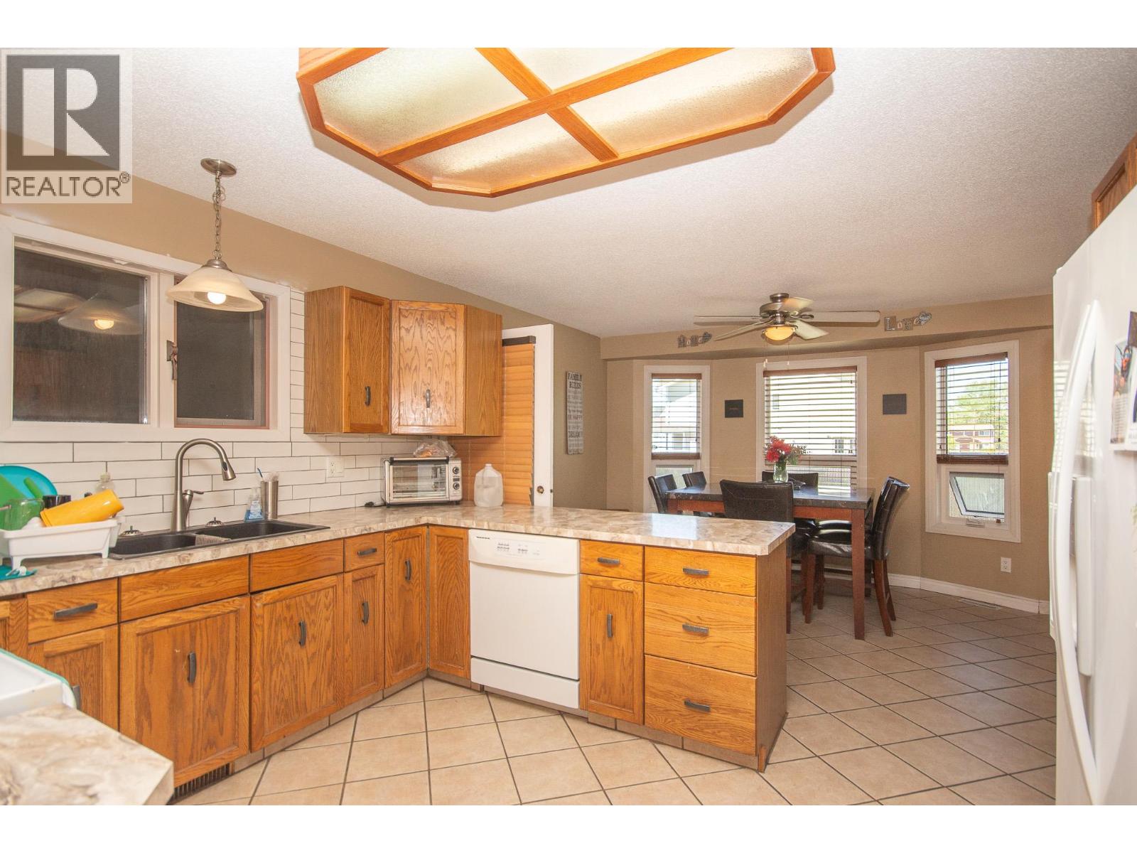 1704 Cedarwood Court, Dawson Creek, British Columbia  V1G 4L8 - Photo 3 - 10389967