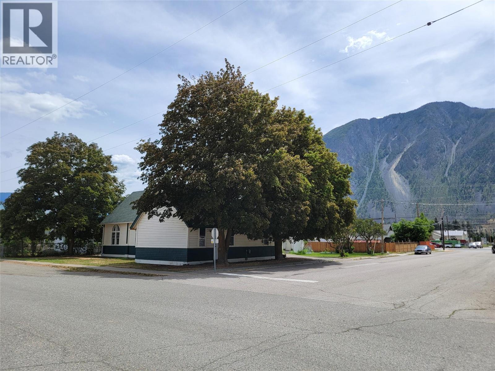 607a 5th Street, Keremeos, British Columbia  V0X 1N3 - Photo 2 - 10389957