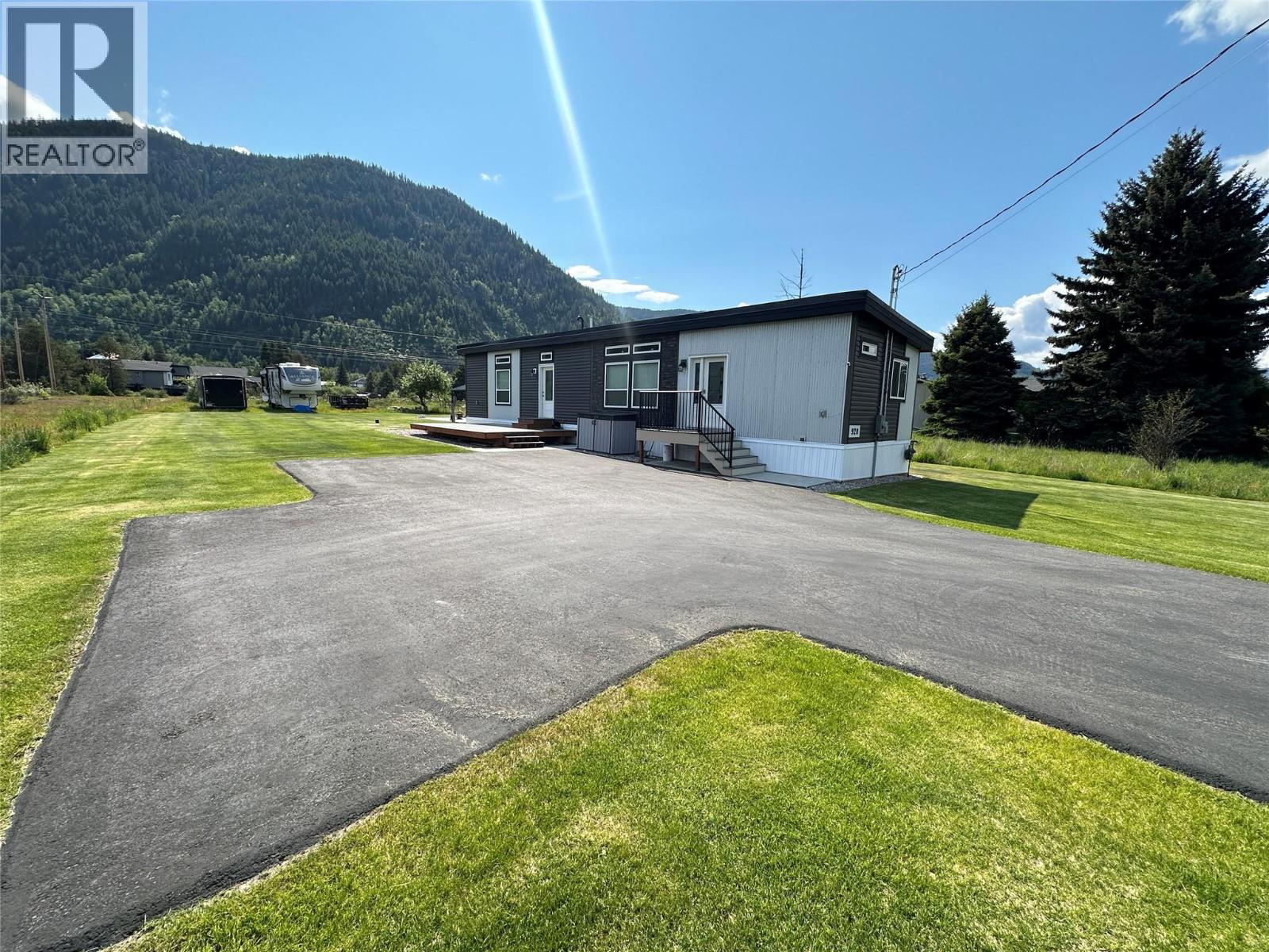 928 Waterloo Crescent, Castlegar, British Columbia  V1N 4M3 - Photo 13 - 10389931