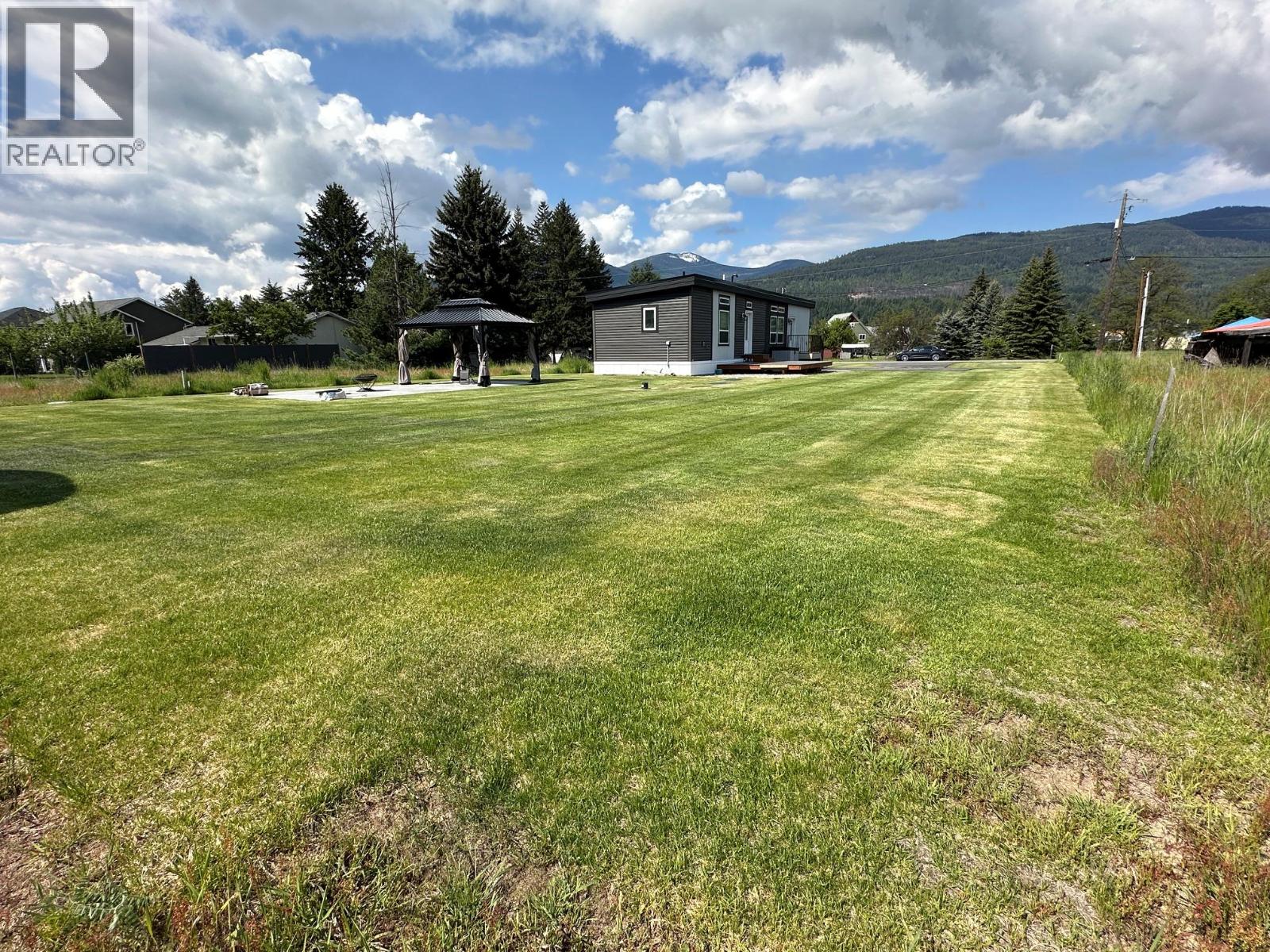 928 Waterloo Crescent, Castlegar, British Columbia  V1N 4M3 - Photo 9 - 10389931