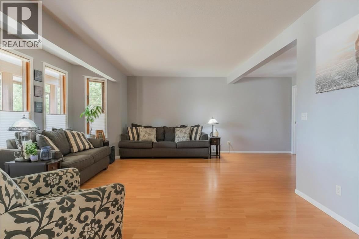 110 Cedar Avenue, Fruitvale, British Columbia  V0G 1L0 - Photo 4 - 10389783