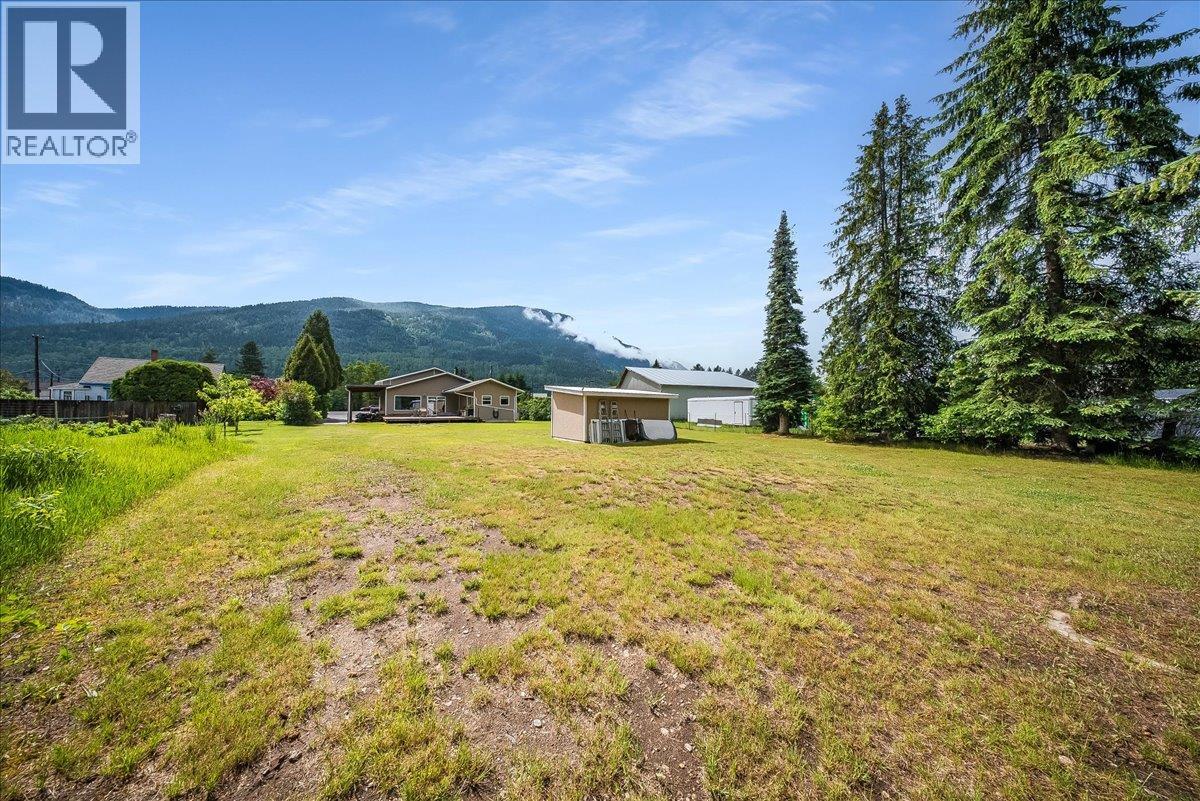 309 12th Avenue, Genelle, British Columbia  V0G 1G0 - Photo 14 - 10389843