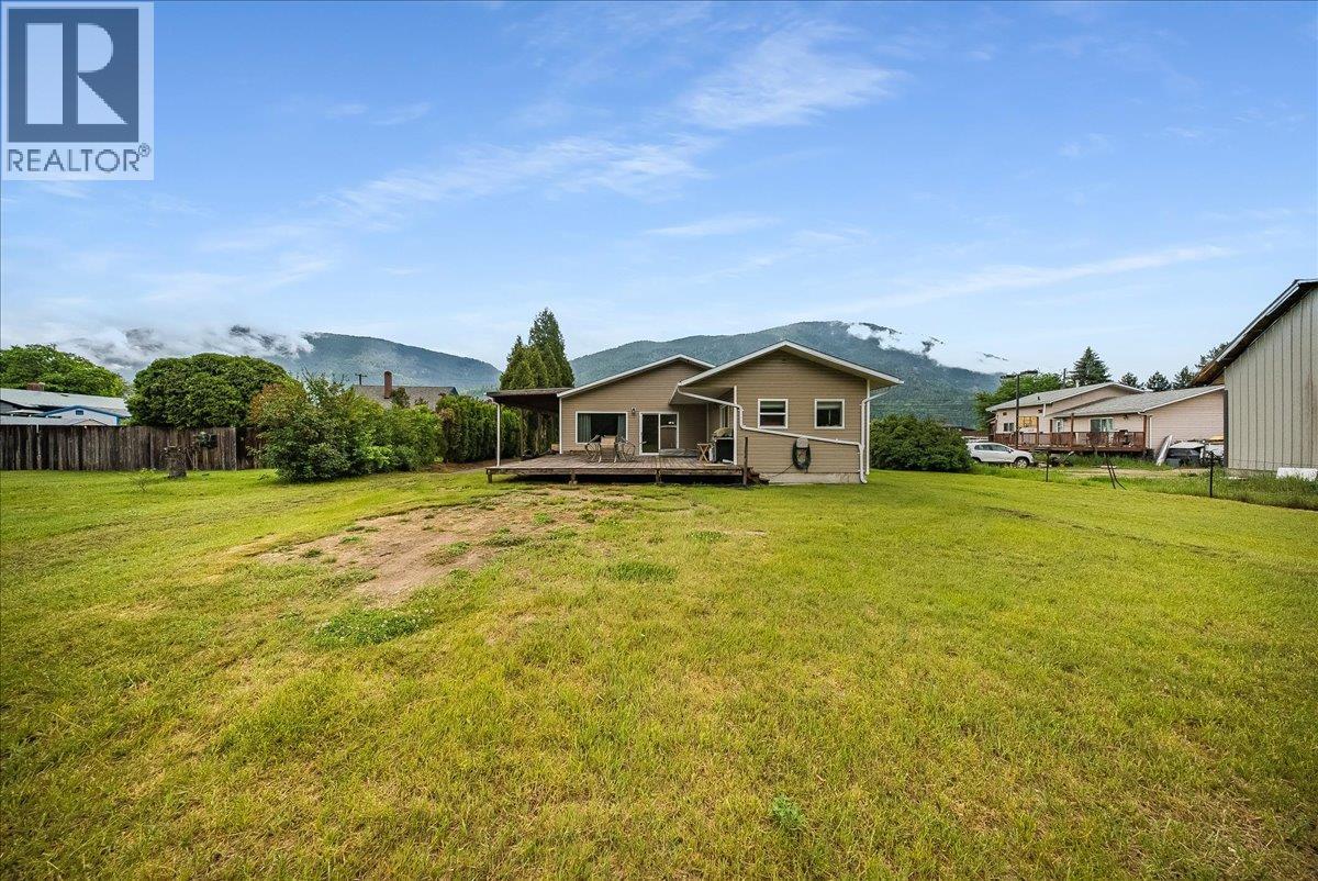 309 12th Avenue, Genelle, British Columbia  V0G 1G0 - Photo 15 - 10389843