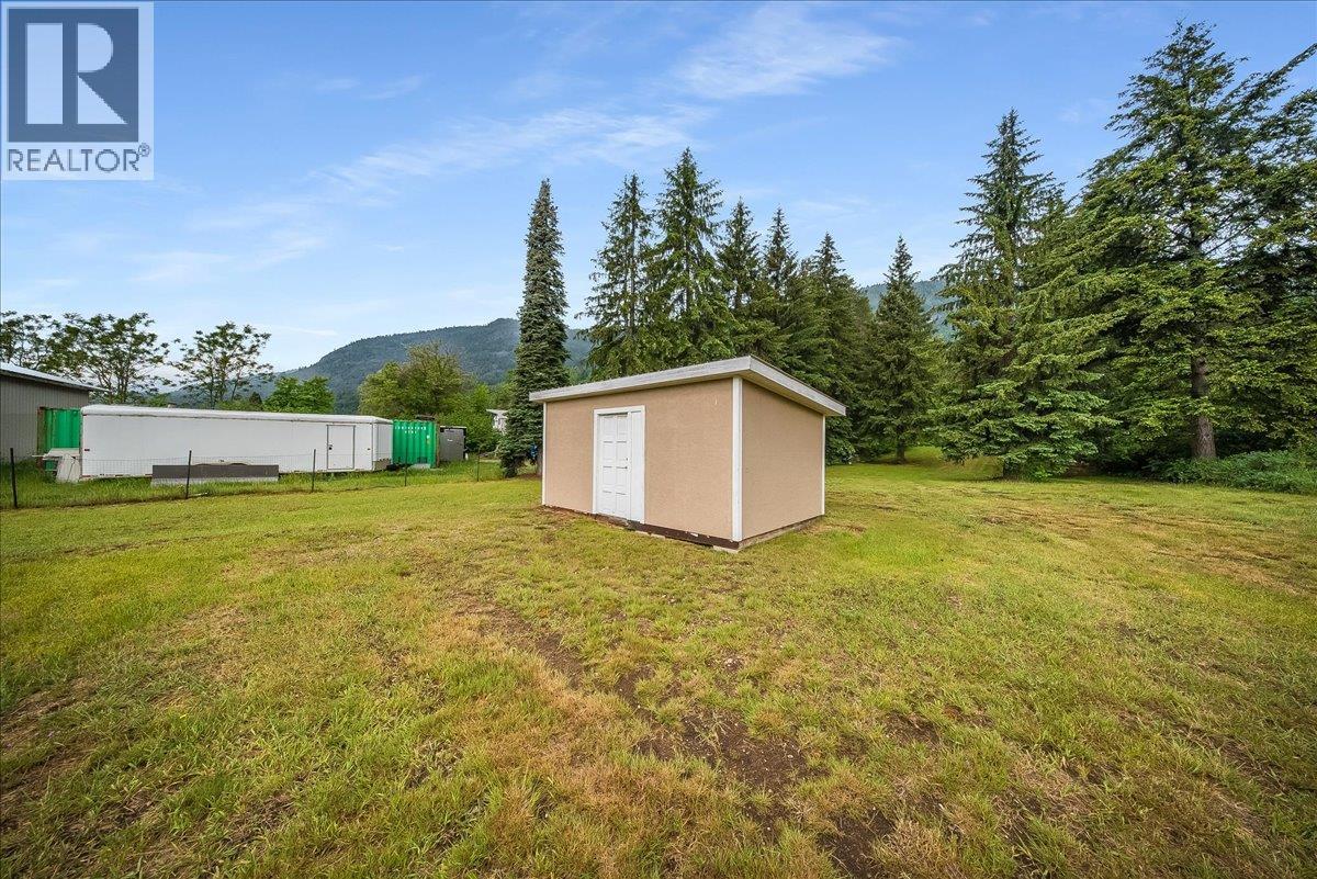 309 12th Avenue, Genelle, British Columbia  V0G 1G0 - Photo 17 - 10389843