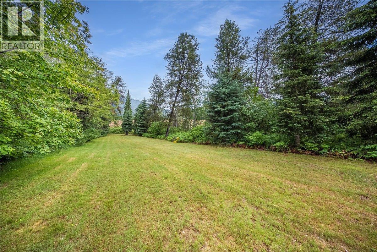 309 12th Avenue, Genelle, British Columbia  V0G 1G0 - Photo 18 - 10389843