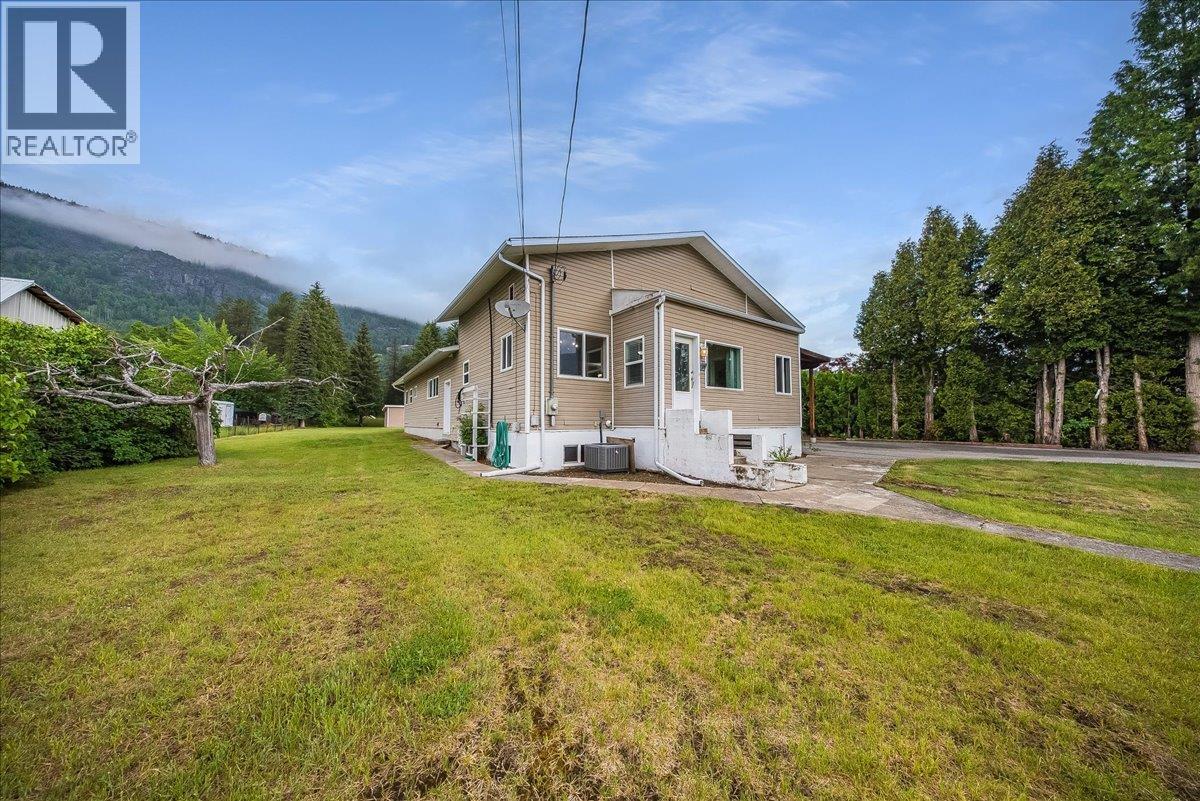 309 12th Avenue, Genelle, British Columbia  V0G 1G0 - Photo 2 - 10389843