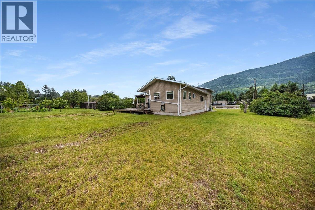 309 12th Avenue, Genelle, British Columbia  V0G 1G0 - Photo 21 - 10389843