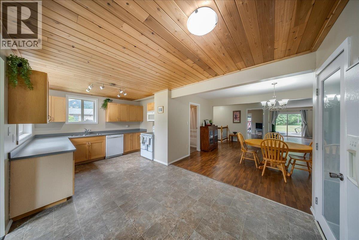 309 12th Avenue, Genelle, British Columbia  V0G 1G0 - Photo 22 - 10389843