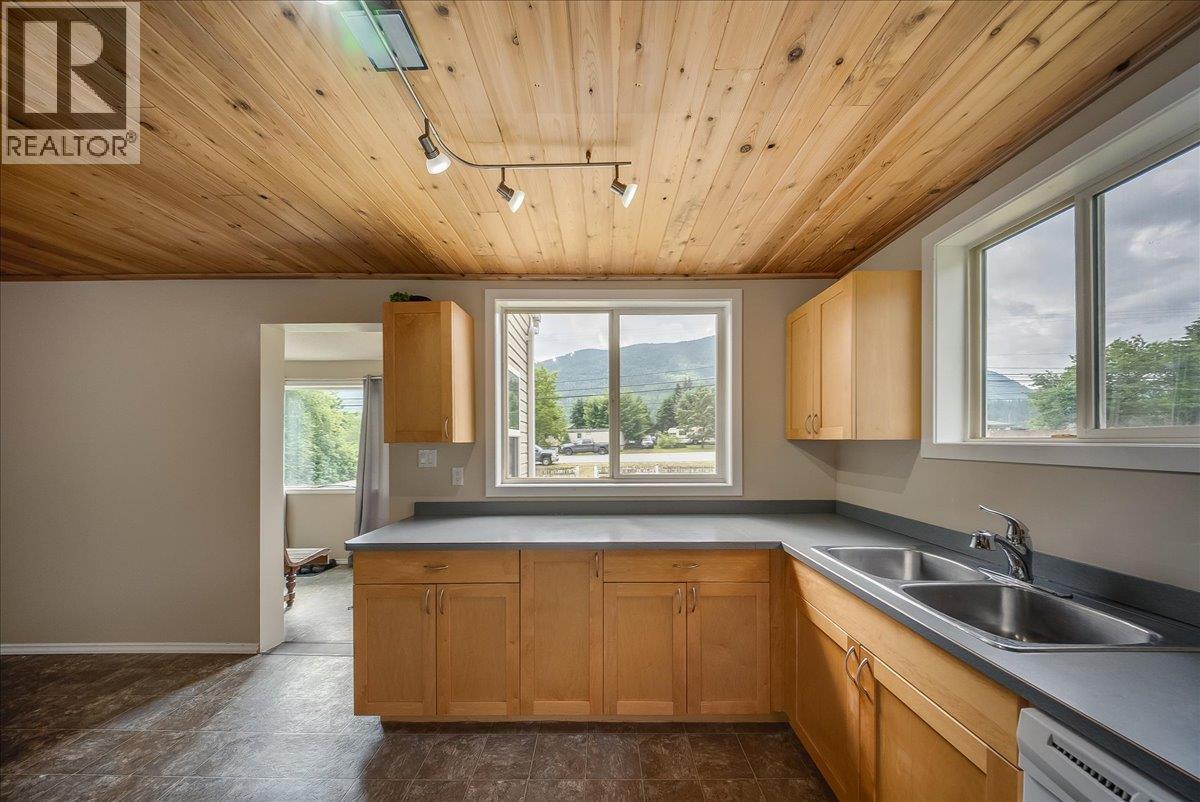 309 12th Avenue, Genelle, British Columbia  V0G 1G0 - Photo 23 - 10389843