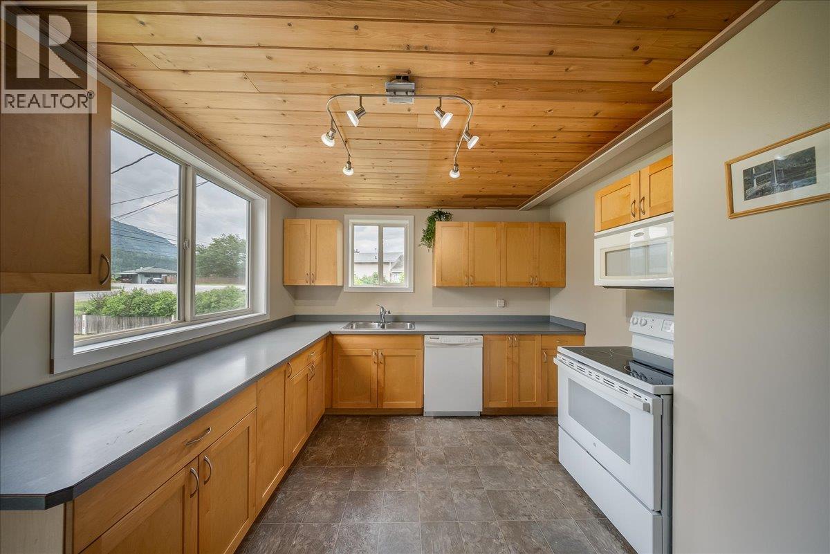 309 12th Avenue, Genelle, British Columbia  V0G 1G0 - Photo 24 - 10389843
