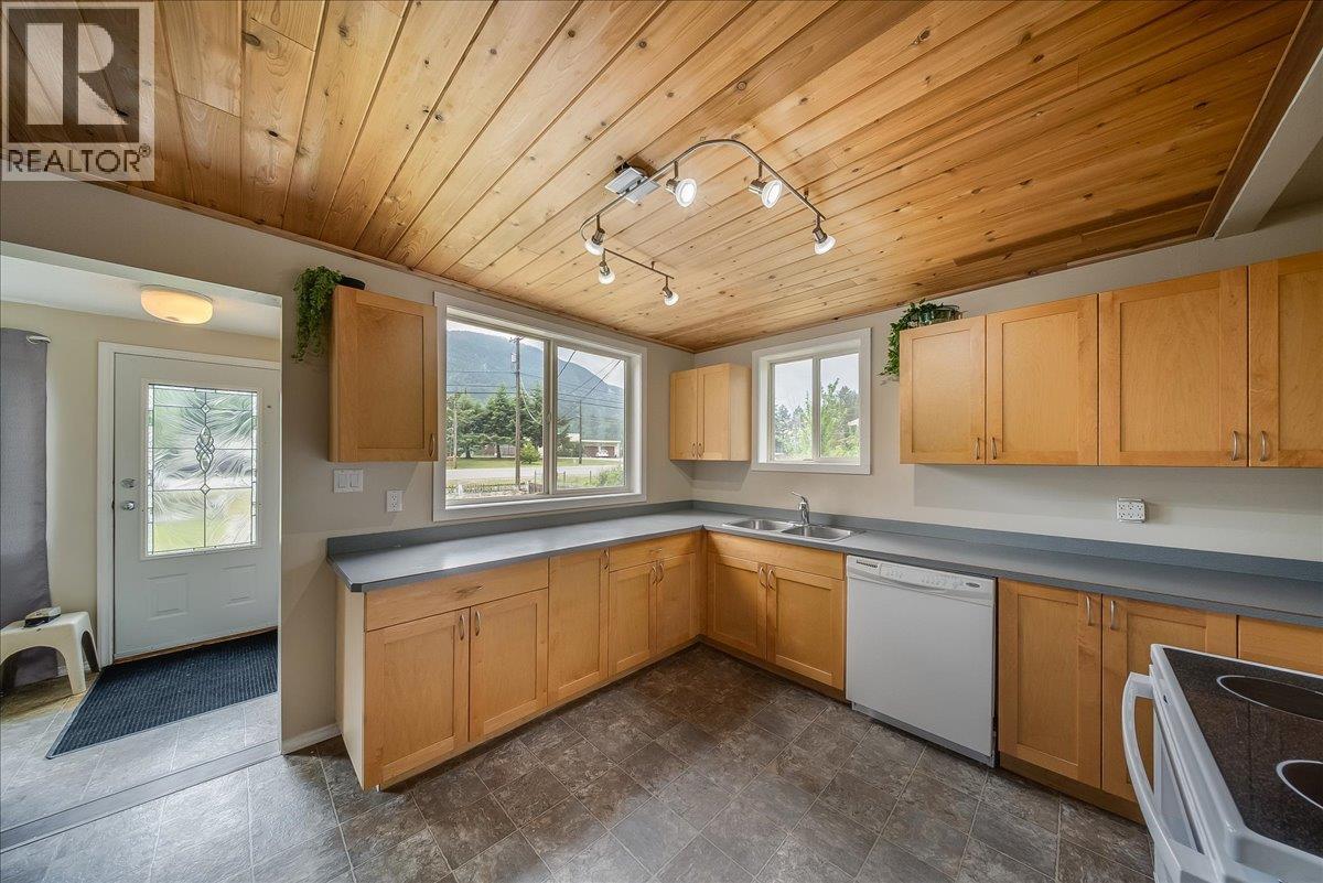 309 12th Avenue, Genelle, British Columbia  V0G 1G0 - Photo 26 - 10389843