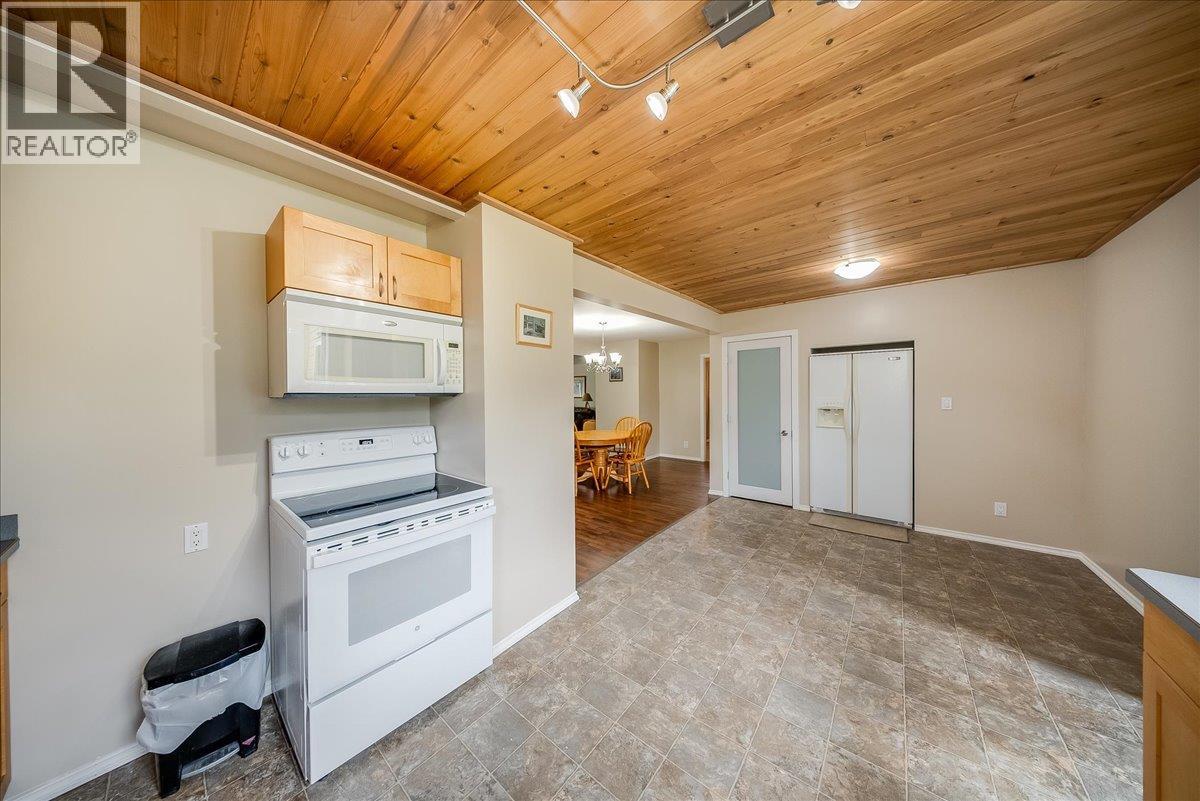 309 12th Avenue, Genelle, British Columbia  V0G 1G0 - Photo 27 - 10389843