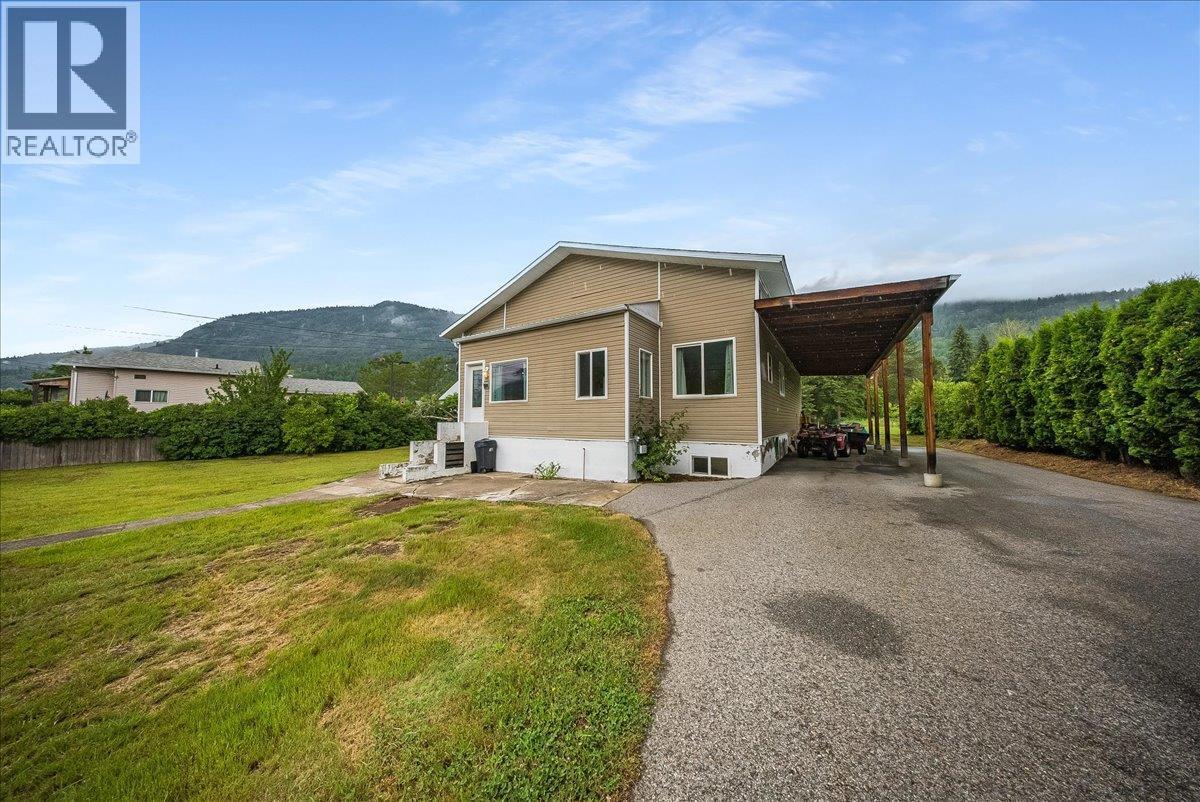 309 12th Avenue, Genelle, British Columbia  V0G 1G0 - Photo 3 - 10389843