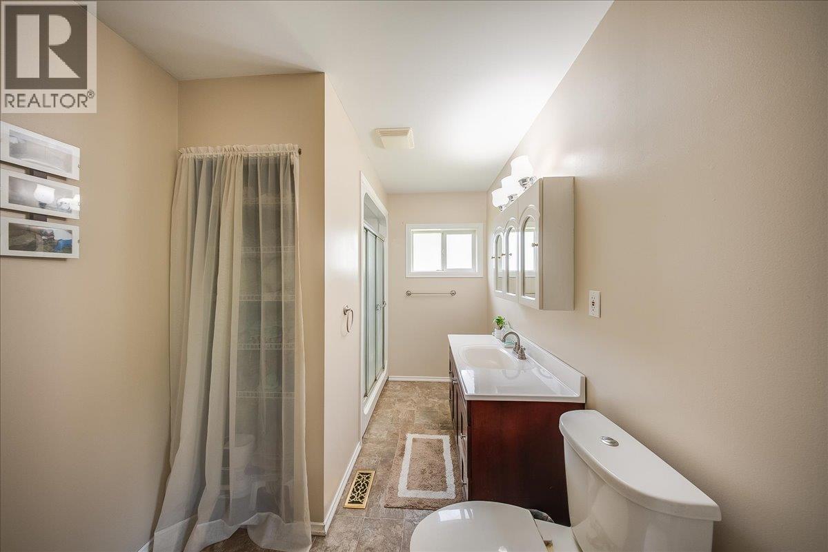 309 12th Avenue, Genelle, British Columbia  V0G 1G0 - Photo 40 - 10389843