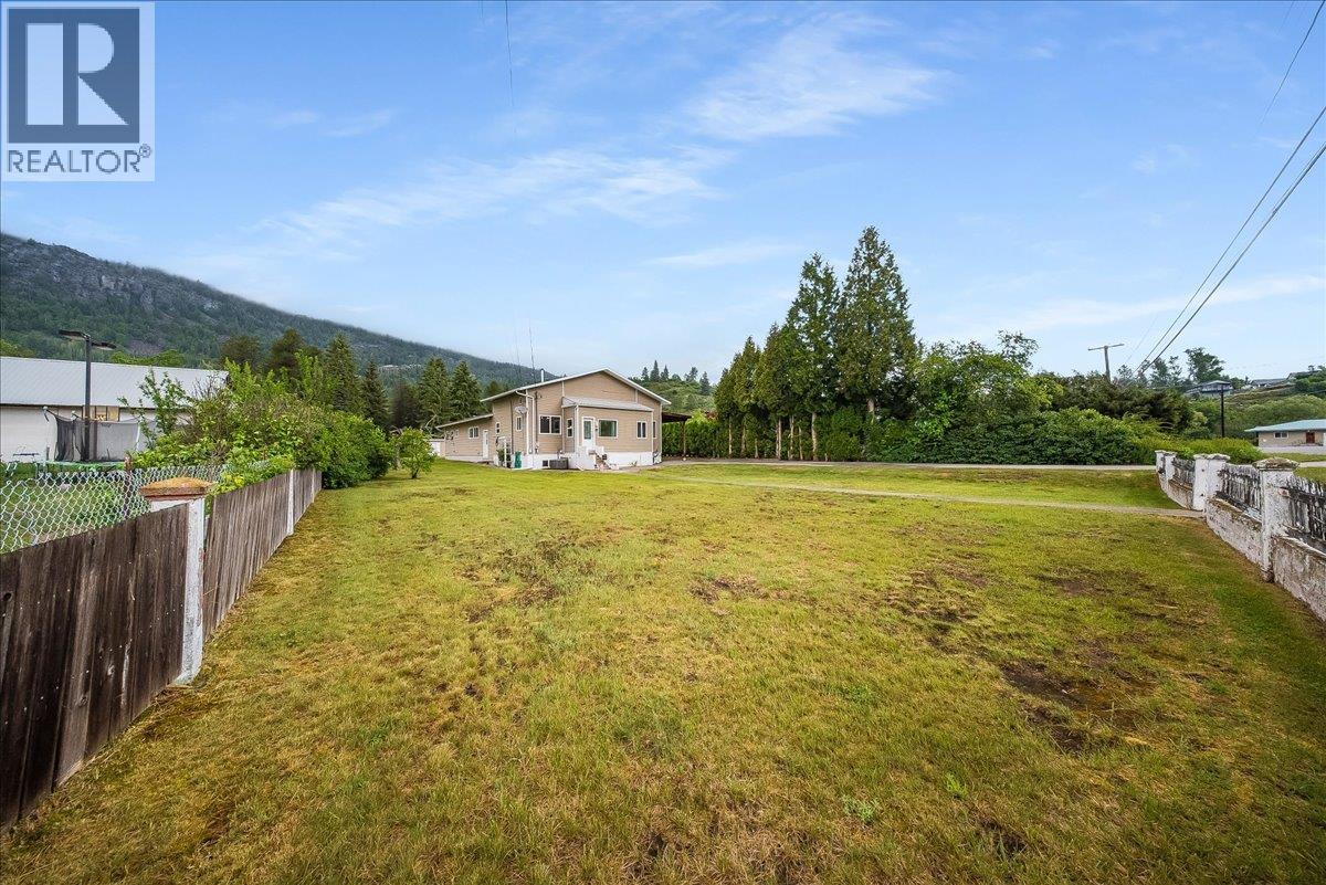 309 12th Avenue, Genelle, British Columbia  V0G 1G0 - Photo 5 - 10389843