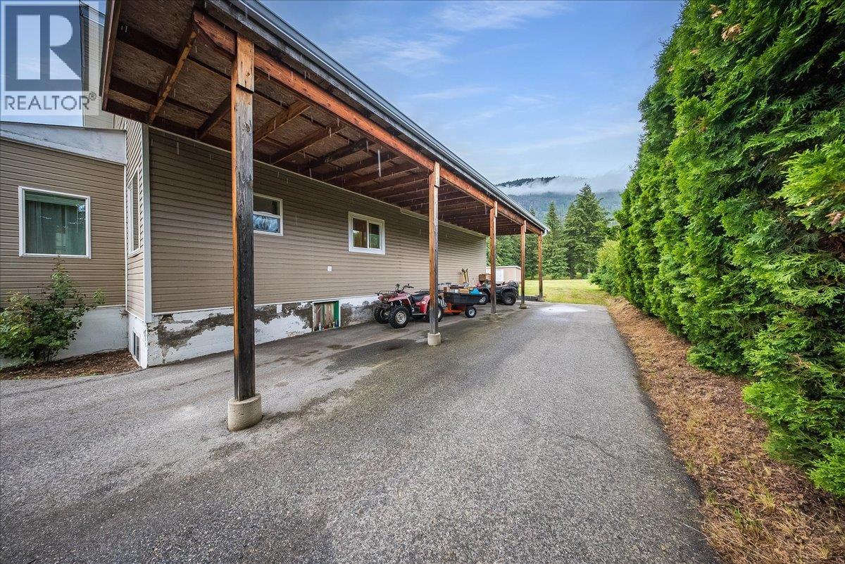 309 12th Avenue, Genelle, British Columbia  V0G 1G0 - Photo 7 - 10389843