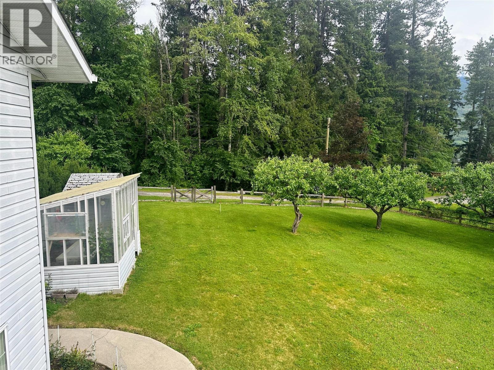 5924 Stafford Road, Nelson, British Columbia  V1L 6P3 - Photo 11 - 10389832