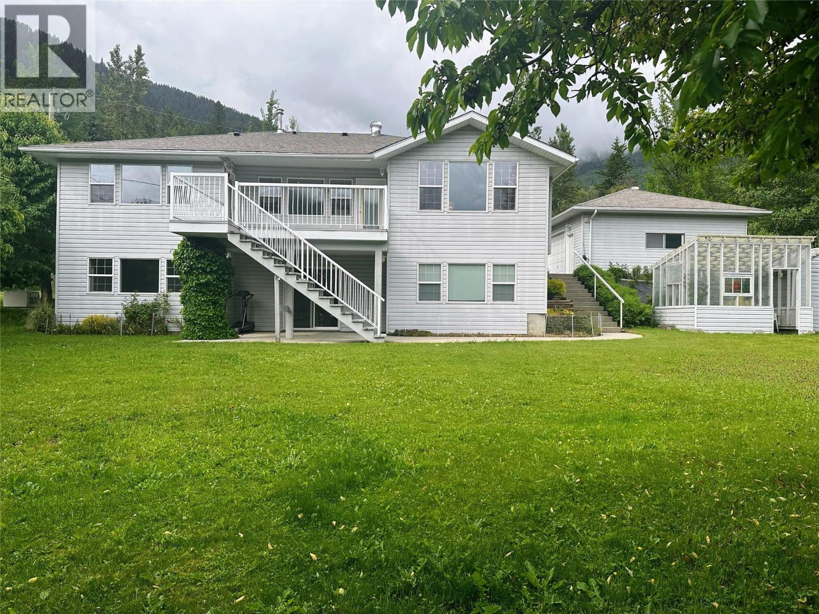 5924 Stafford Road, Nelson, British Columbia  V1L 6P3 - Photo 2 - 10389832