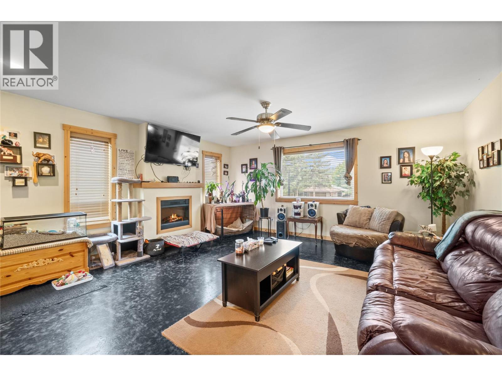 331 Fraser Avenue Nw, Salmon Arm, British Columbia  V1E 1W3 - Photo 6 - 10389774