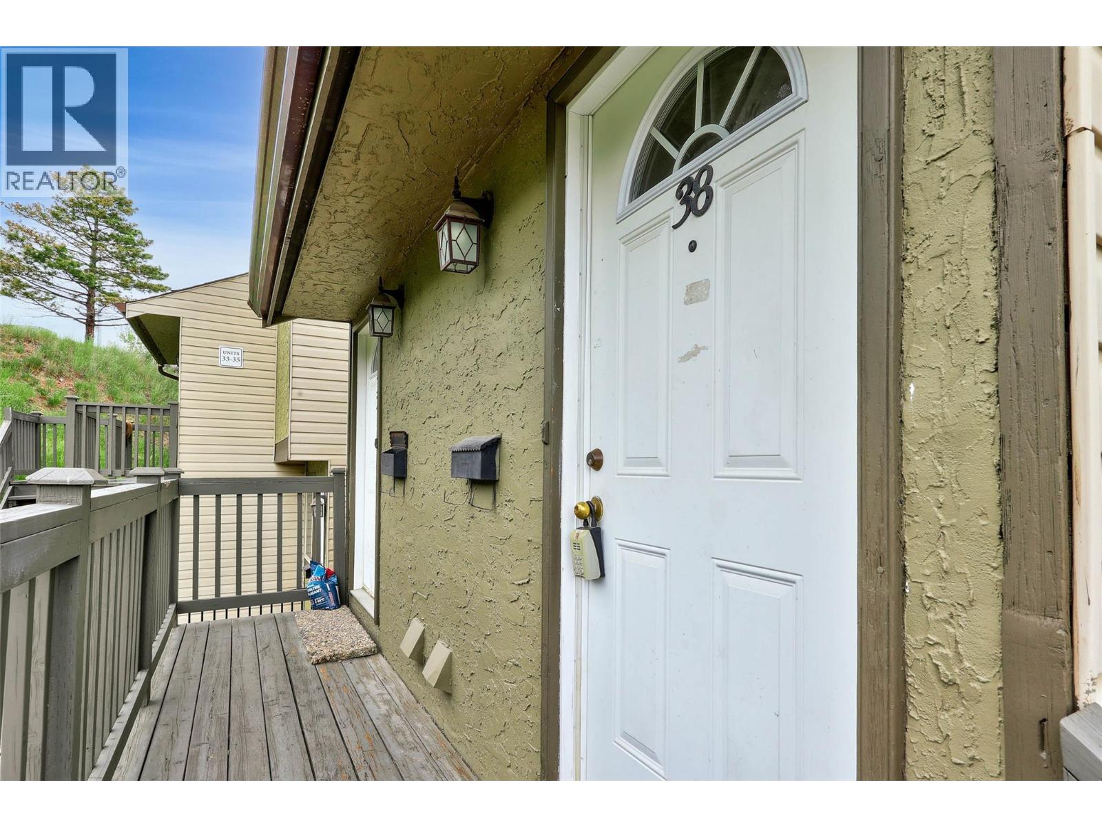 1750 Summit Drive Unit# 38, Kamloops, British Columbia  V2E 1Y1 - Photo 3 - 10389390