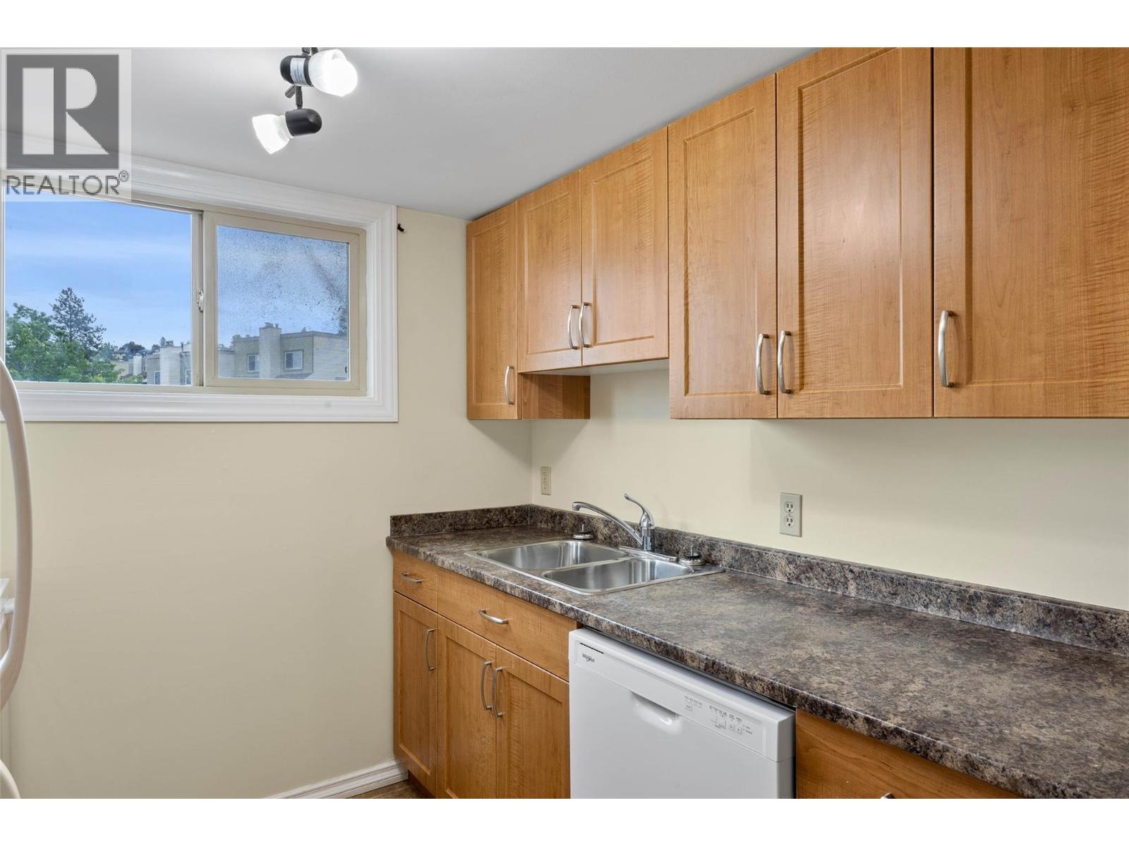 1750 Summit Drive Unit# 38, Kamloops, British Columbia  V2E 1Y1 - Photo 6 - 10389390