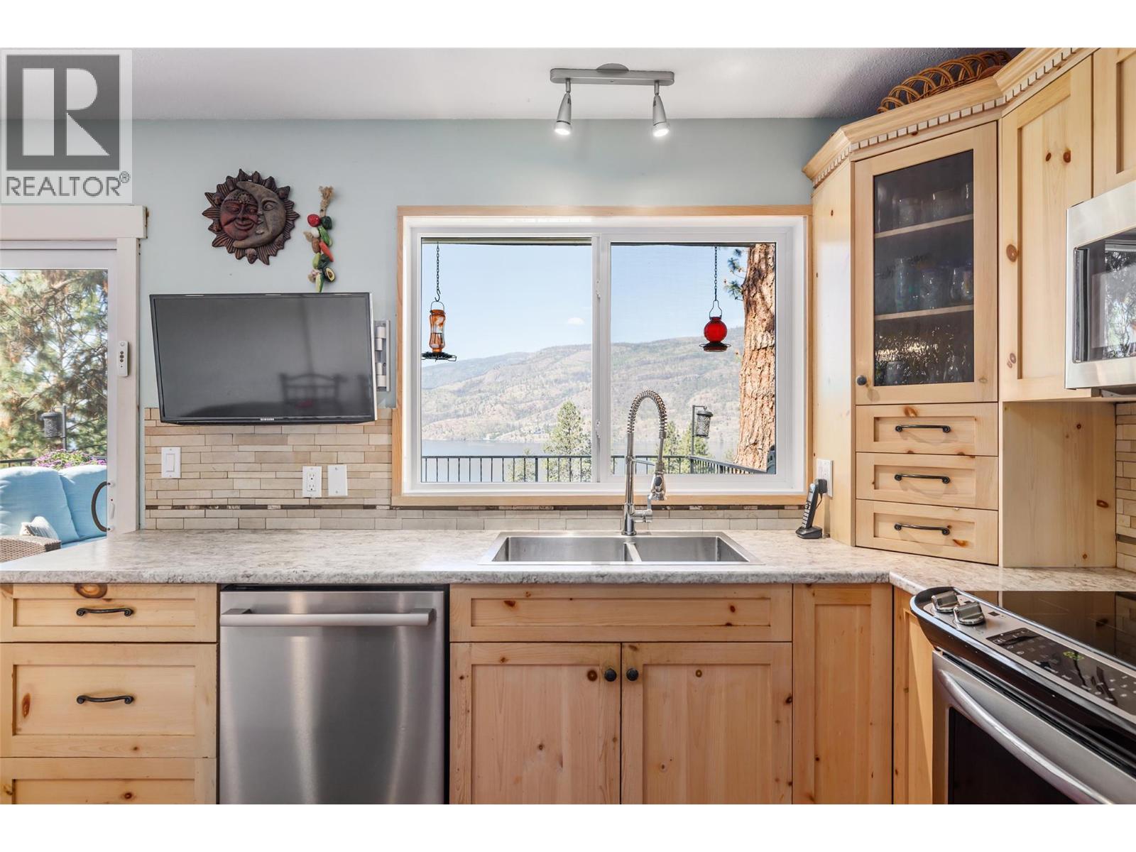 1928 Paly Road, Kelowna, British Columbia  V1V 2B9 - Photo 9 - 10389644