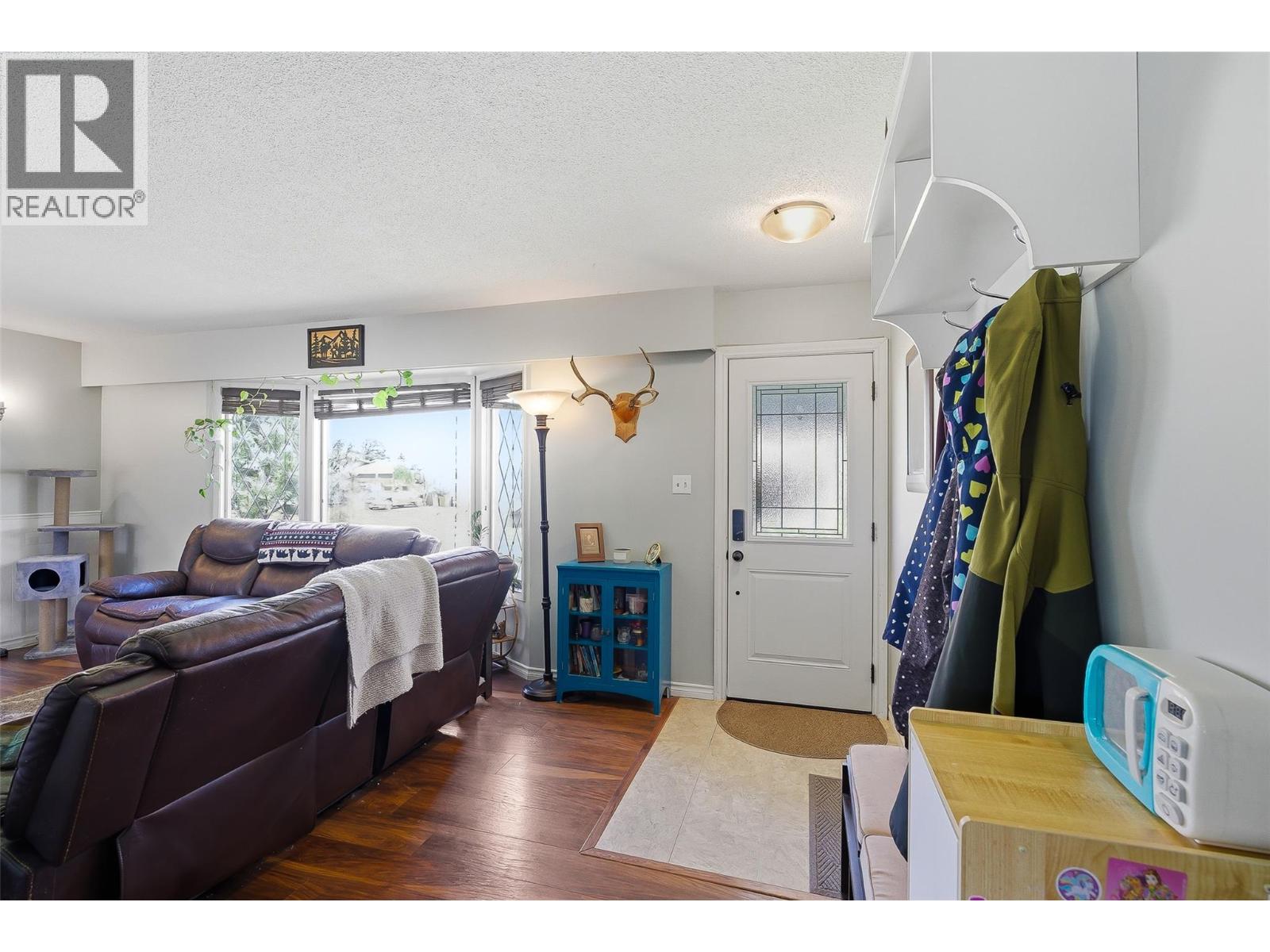 2135 Fleetwood Avenue, Kamloops, British Columbia  V2B 4S6 - Photo 3 - 10389826