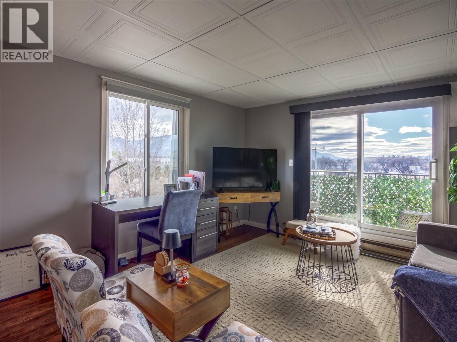 922 Dynes Avenue Unit# 301, Penticton, British Columbia  V2A 7X7 - Photo 1 - 10389587