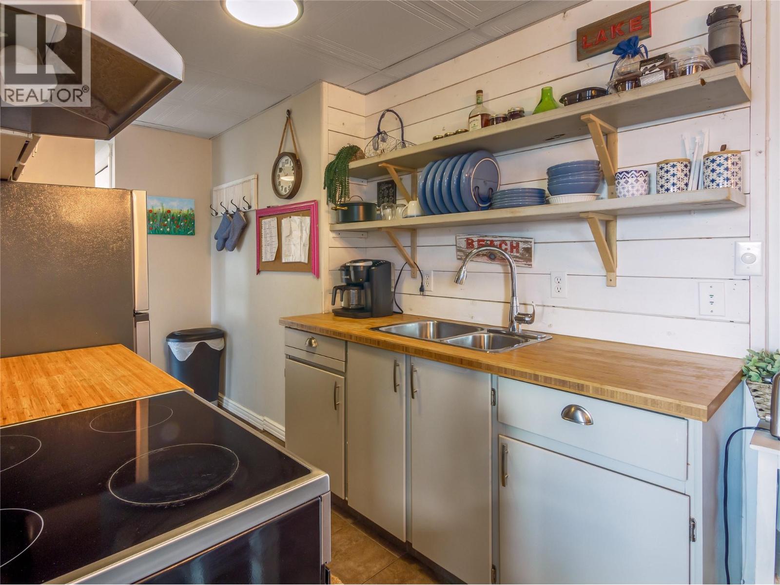 922 Dynes Avenue Unit# 301, Penticton, British Columbia  V2A 7X7 - Photo 5 - 10389587