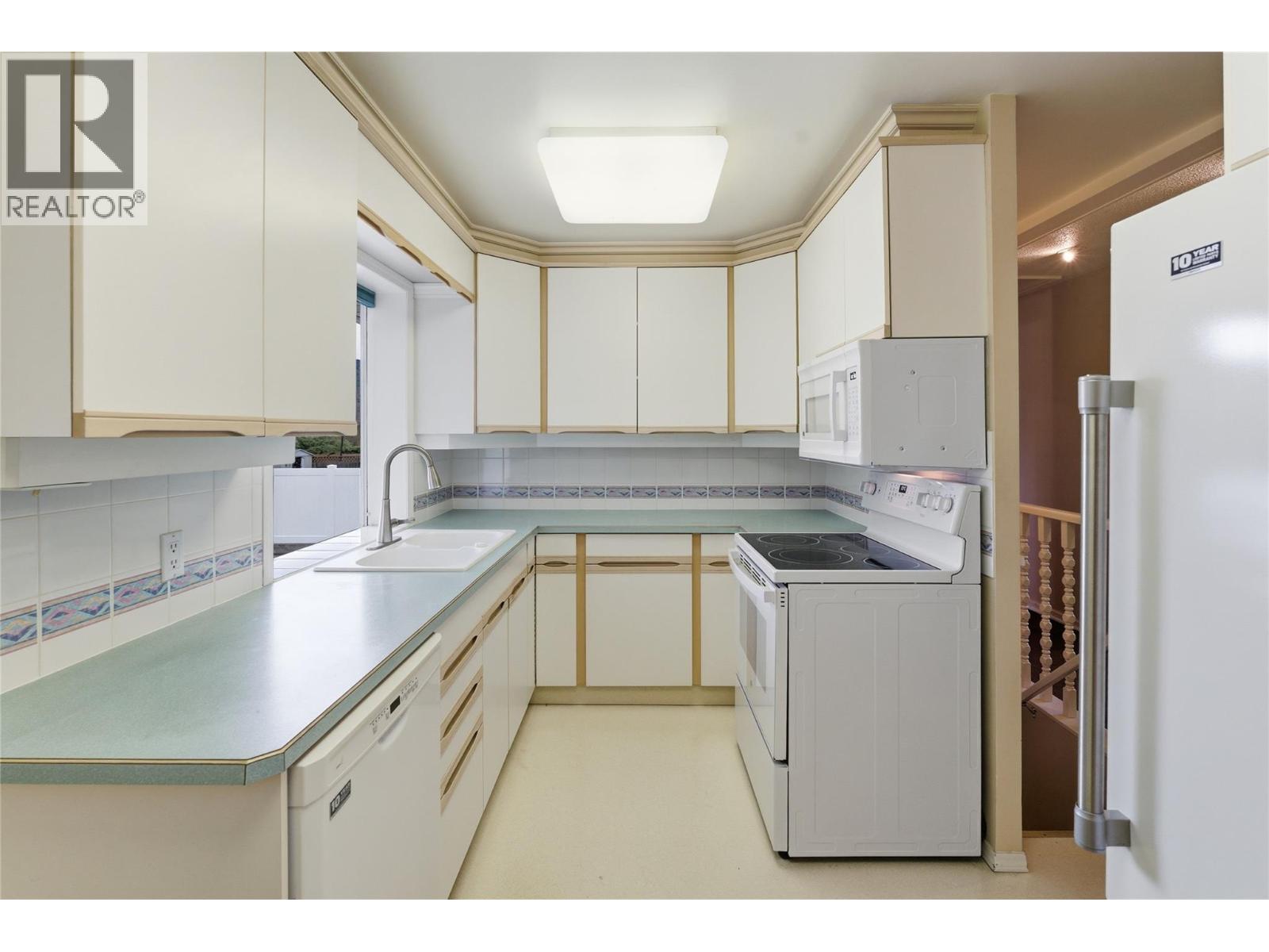 164 Manor Park Avenue, Penticton, British Columbia  V2A 2R2 - Photo 4 - 10389628