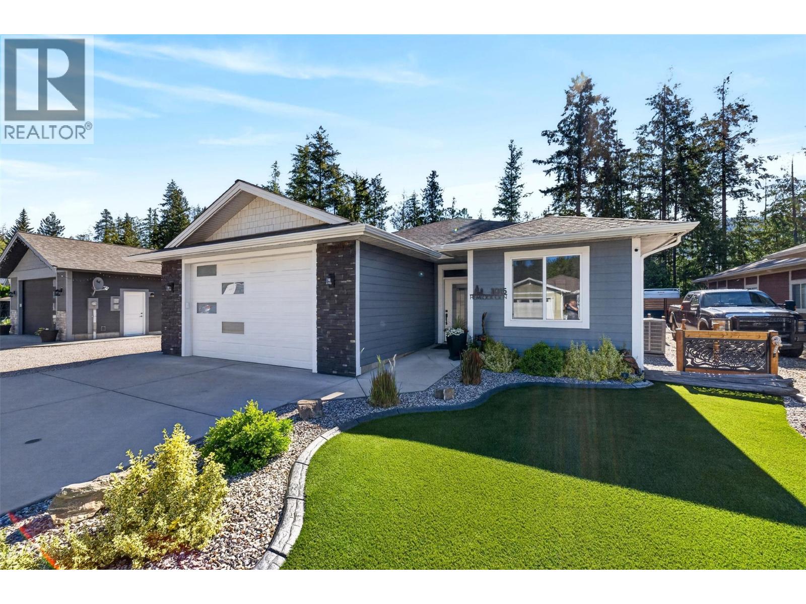 1015 Hemlock Crescent N, Sicamous, British Columbia  V0E 2V1 - Photo 3 - 10390014