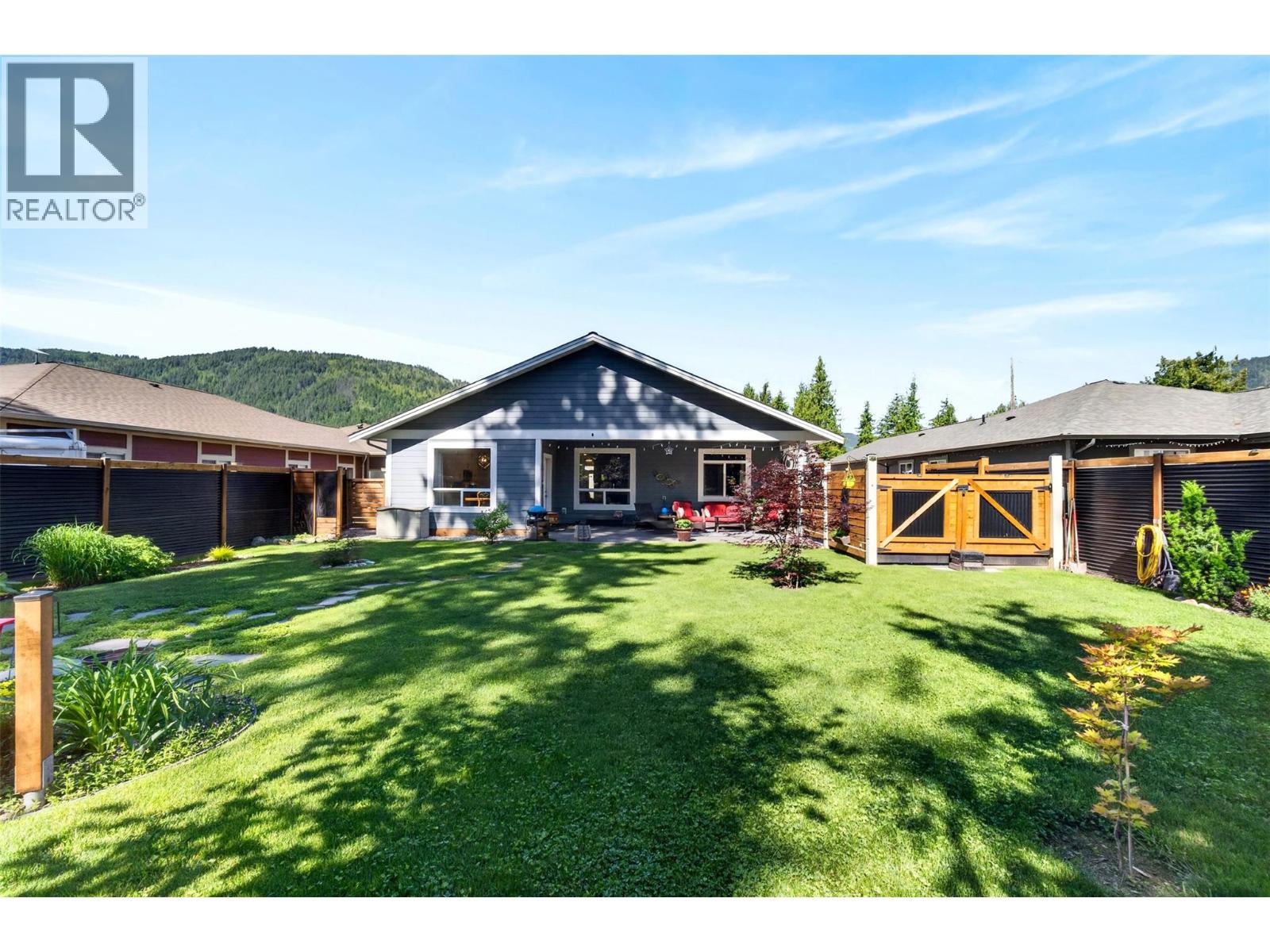 1015 Hemlock Crescent N, Sicamous, British Columbia  V0E 2V1 - Photo 47 - 10390014