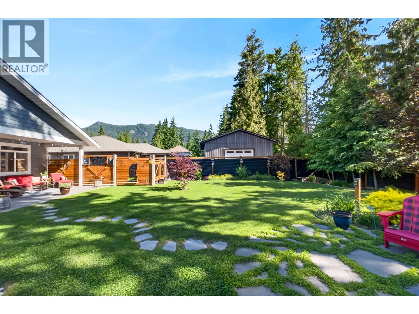 1015 Hemlock Crescent N, Sicamous, British Columbia  V0E 2V1 - Photo 50 - 10390014