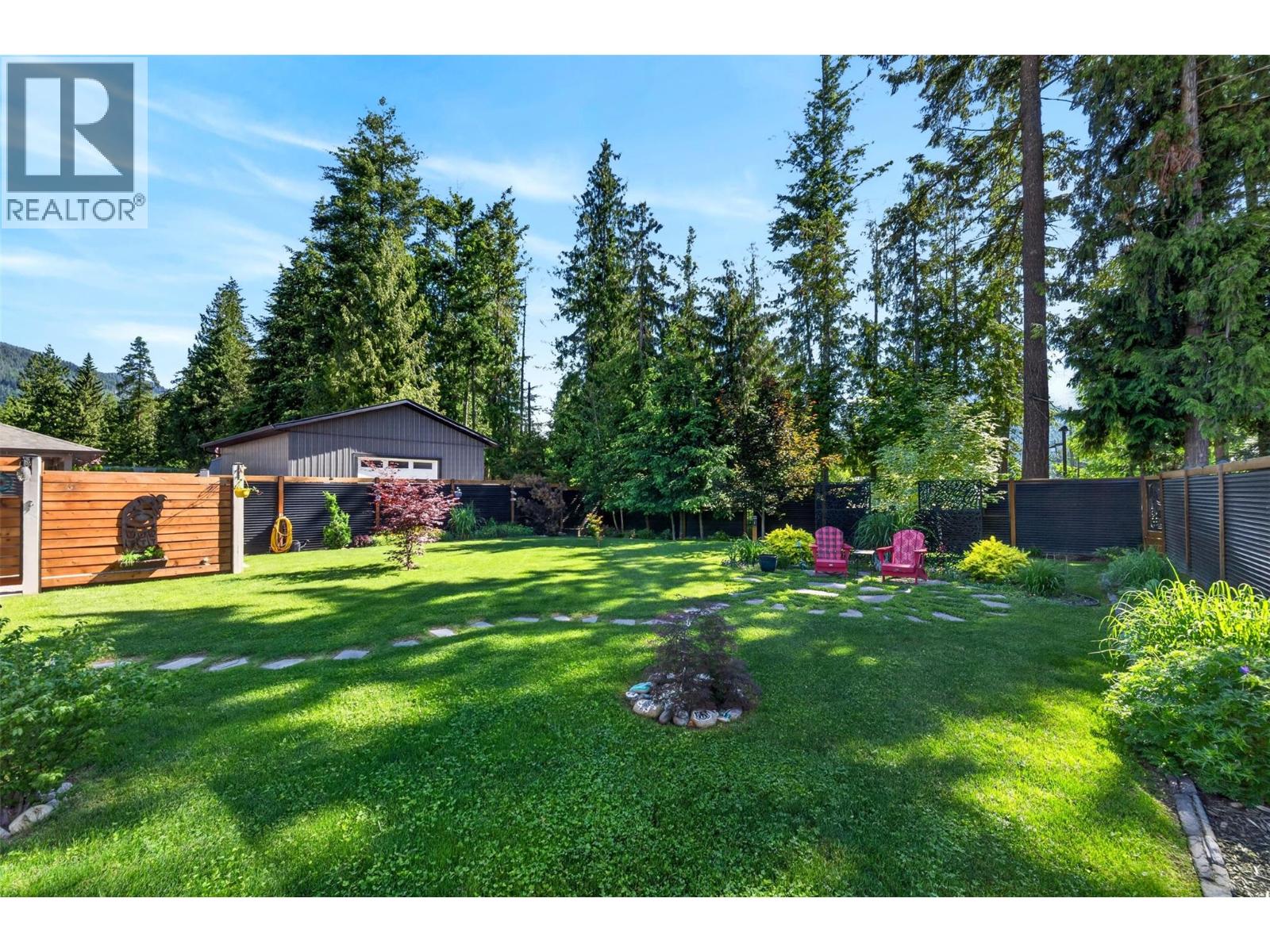 1015 Hemlock Crescent N, Sicamous, British Columbia  V0E 2V1 - Photo 52 - 10390014