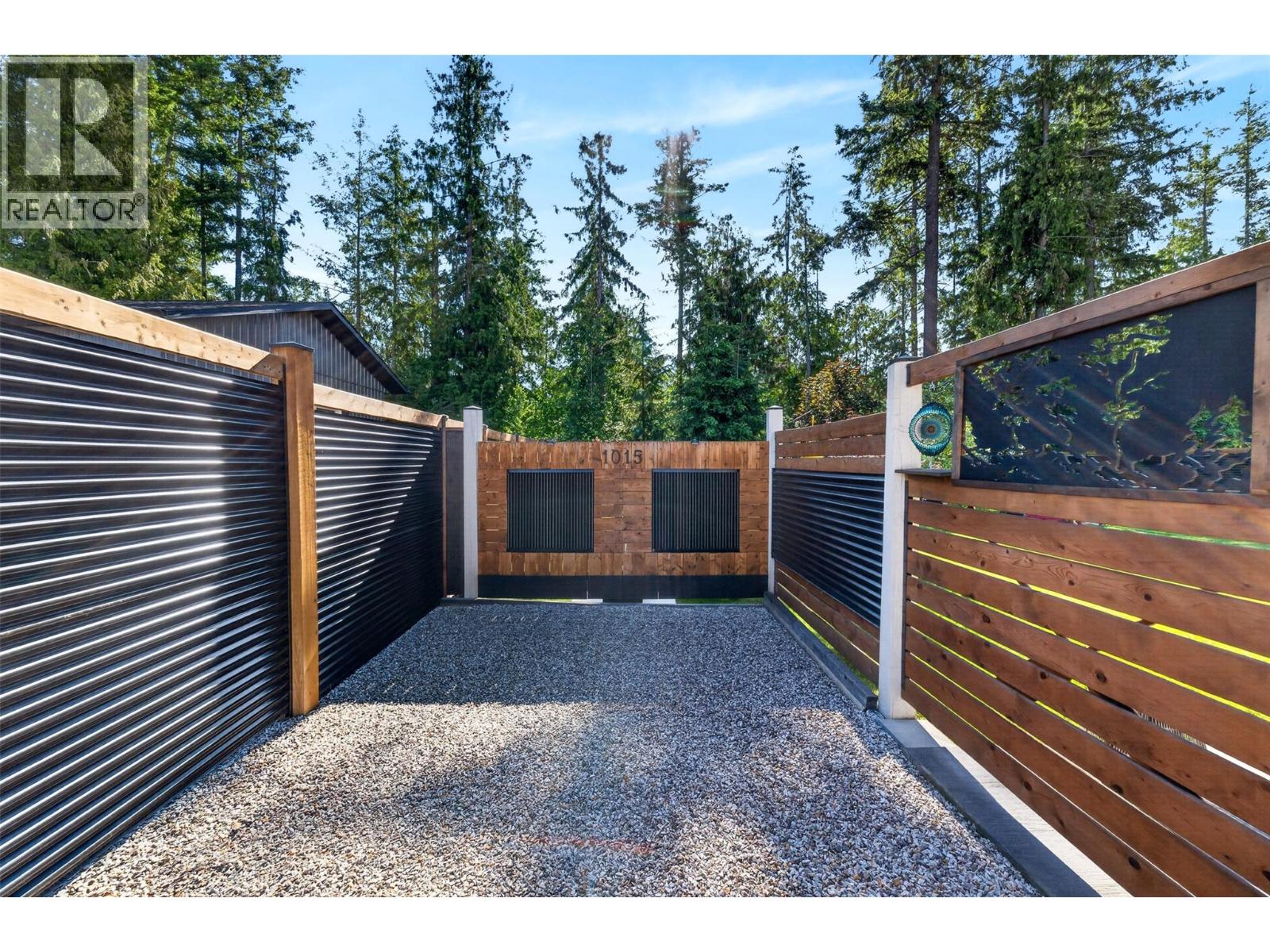1015 Hemlock Crescent N, Sicamous, British Columbia  V0E 2V1 - Photo 56 - 10390014