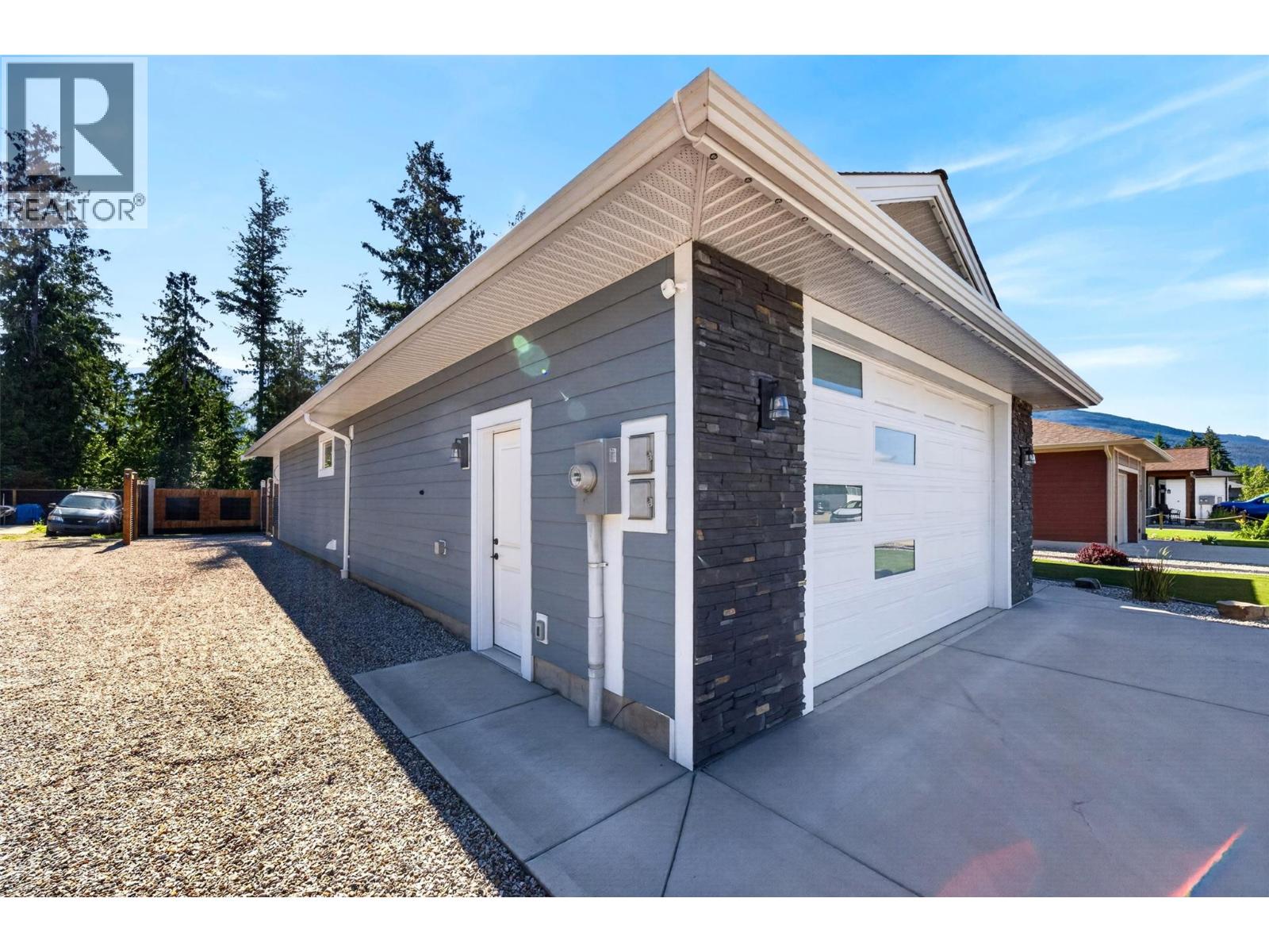 1015 Hemlock Crescent N, Sicamous, British Columbia  V0E 2V1 - Photo 72 - 10390014