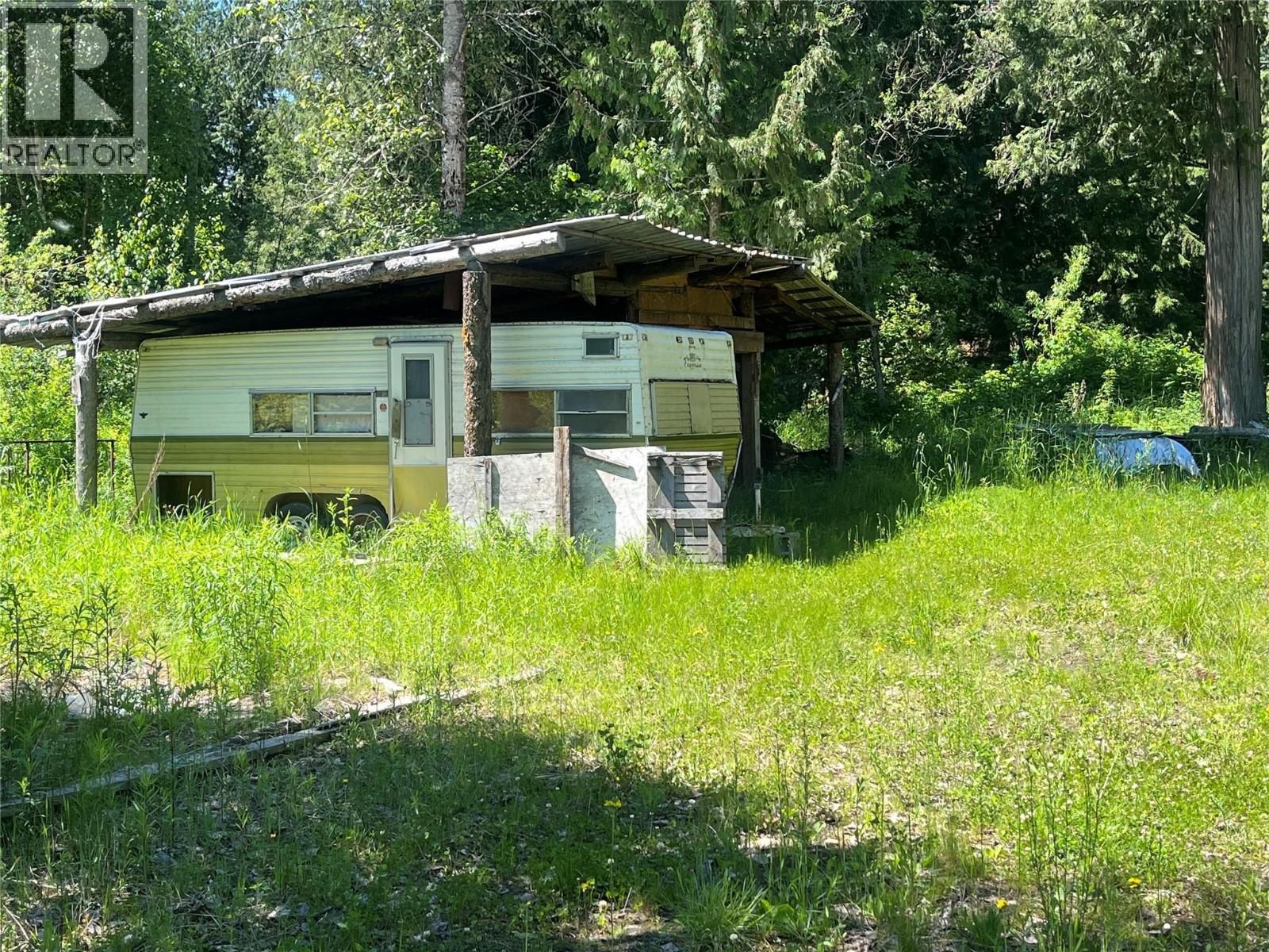 5568 Trans Canada Highway, Malakwa, British Columbia  V0E 1M3 - Photo 16 - 10389982