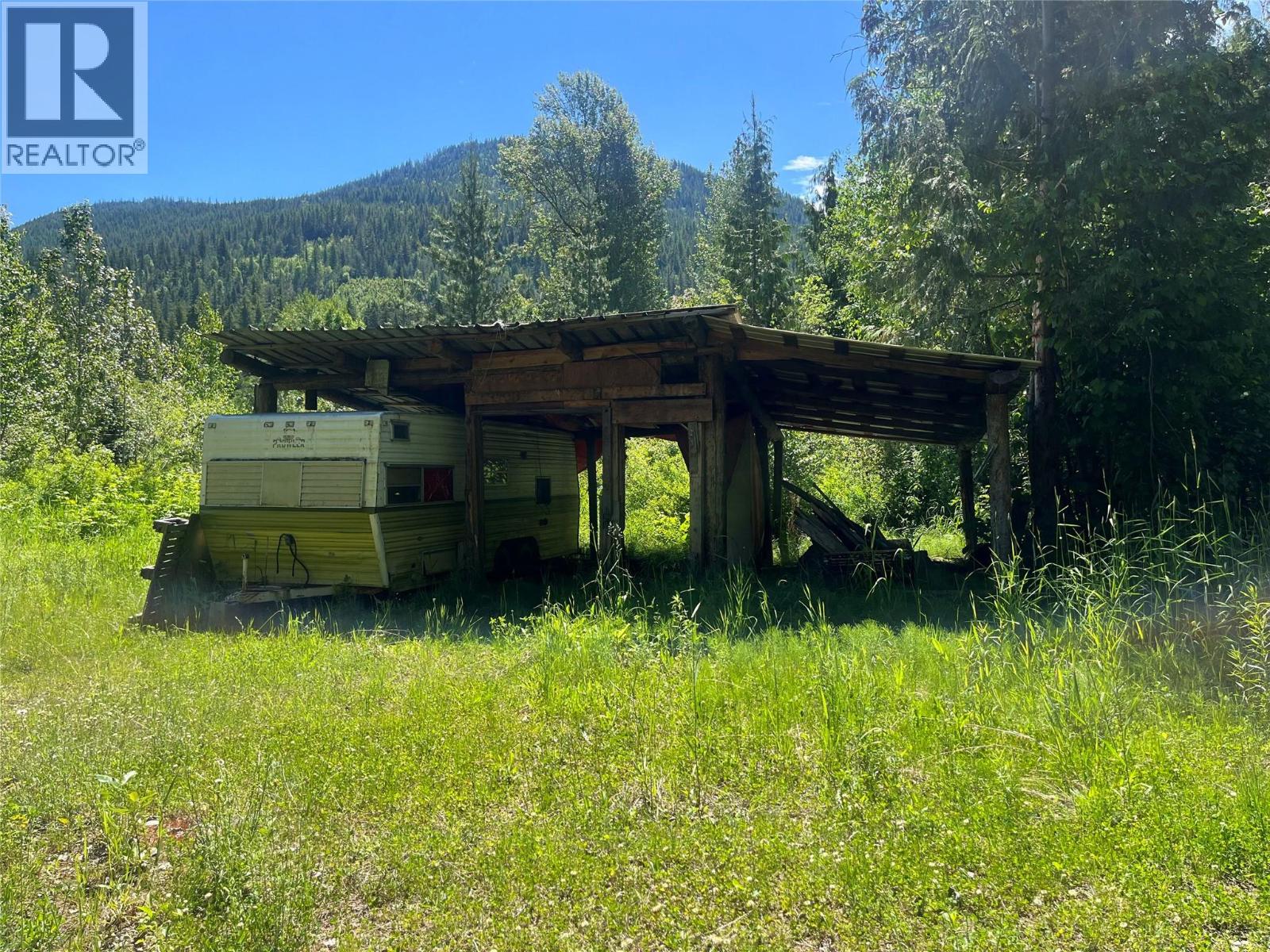 5568 Trans Canada Highway, Malakwa, British Columbia  V0E 1M3 - Photo 18 - 10389982