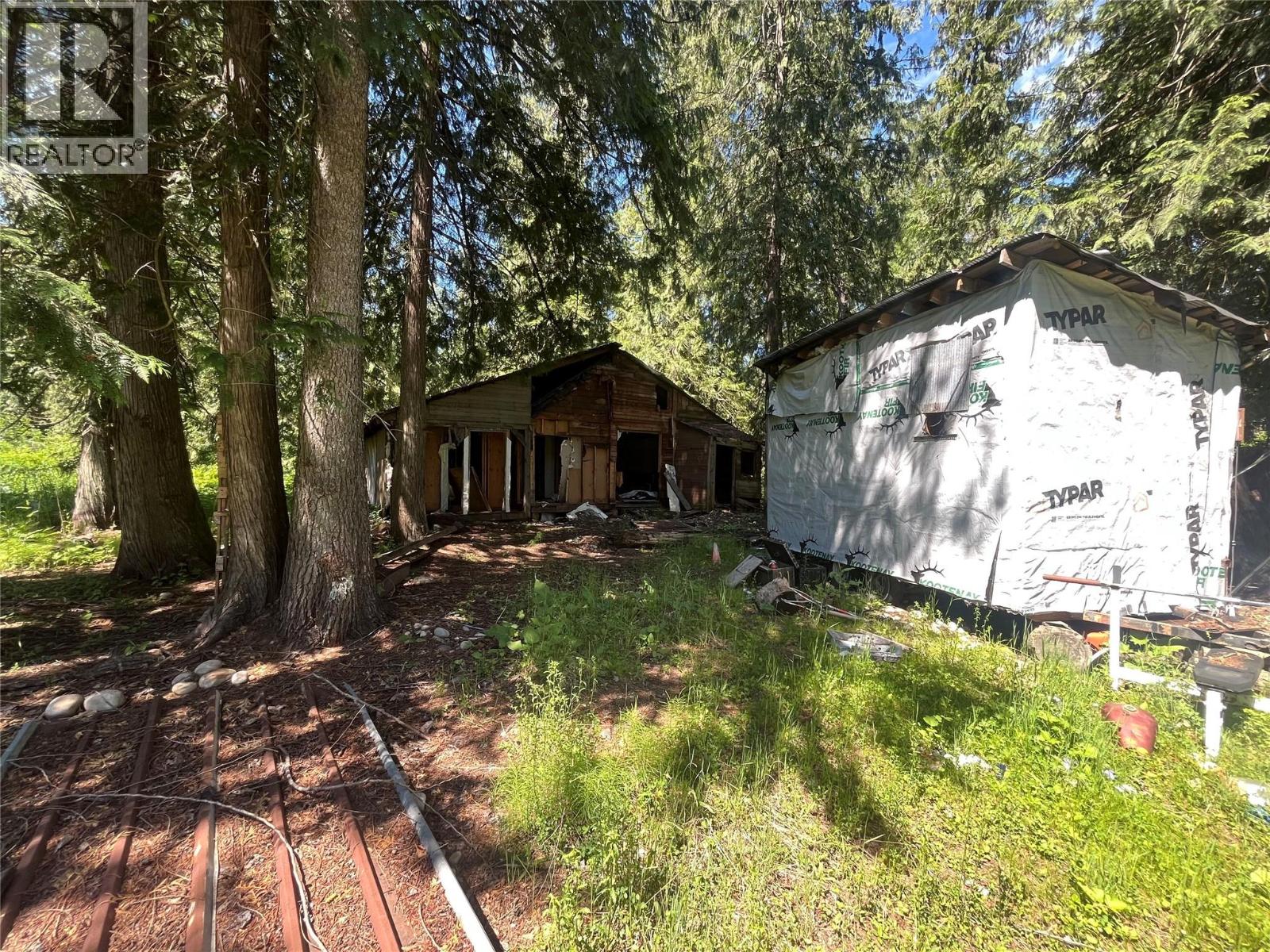 5568 Trans Canada Highway, Malakwa, British Columbia  V0E 1M3 - Photo 19 - 10389982