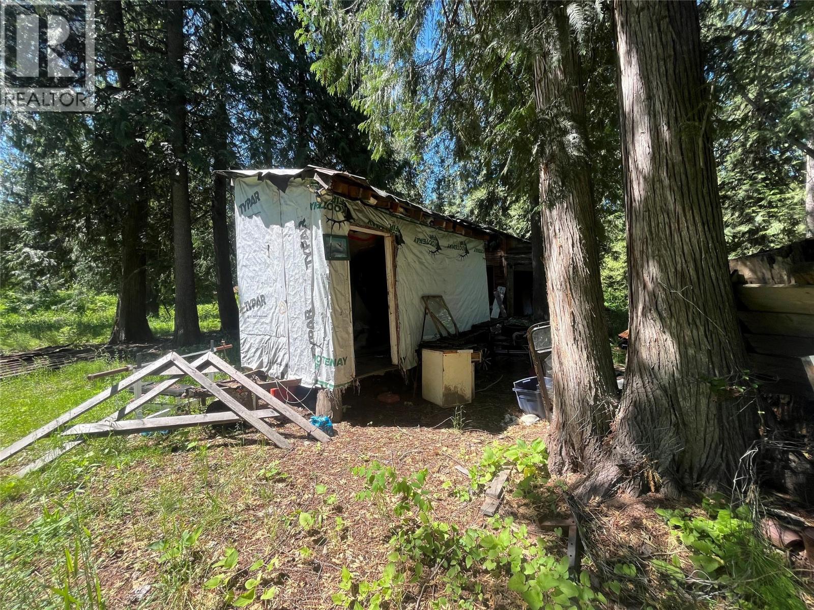 5568 Trans Canada Highway, Malakwa, British Columbia  V0E 1M3 - Photo 23 - 10389982