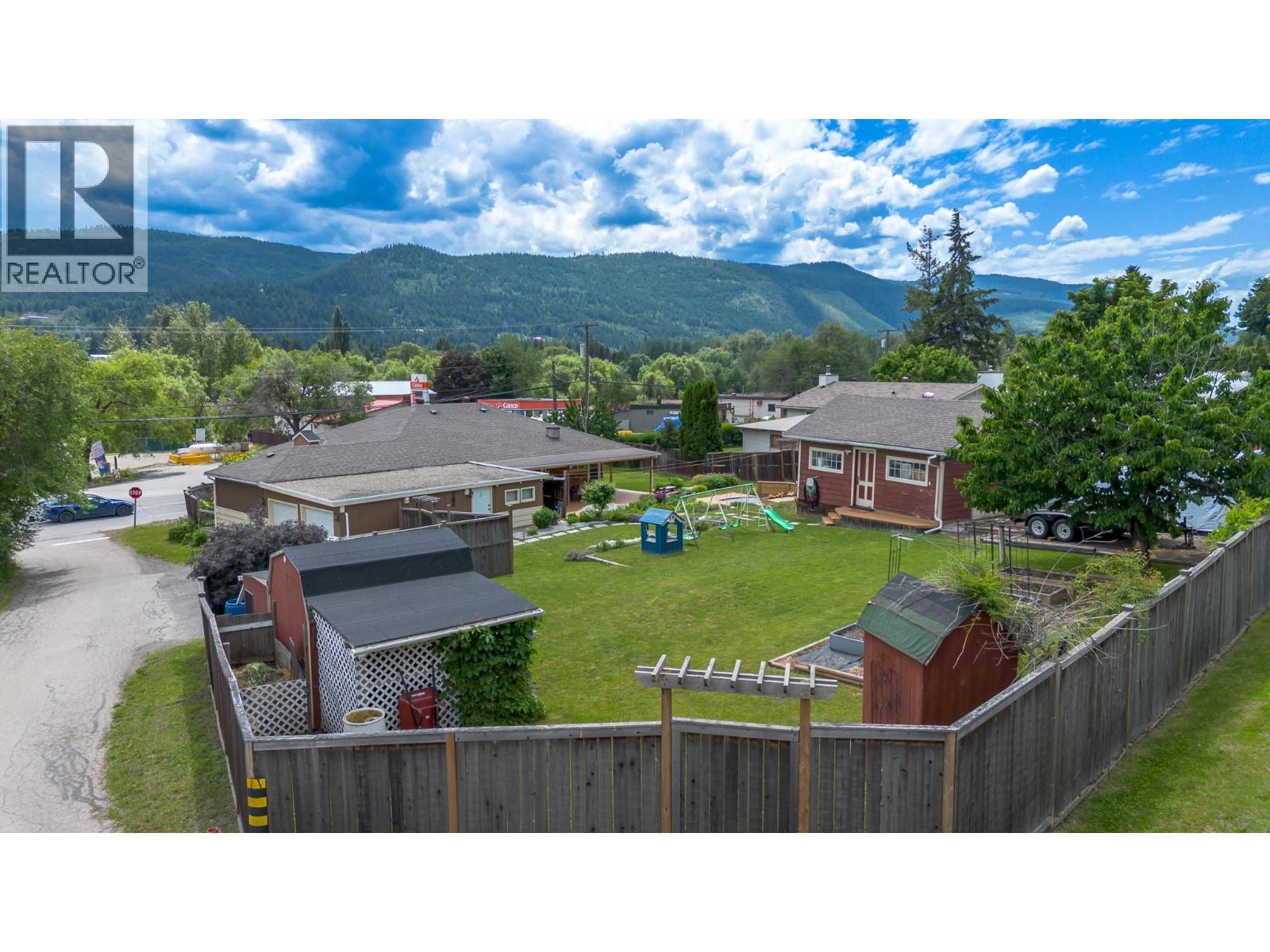 6310 Freeman Drive, Coldstream, British Columbia  V1B 3C7 - Photo 4 - 10389086
